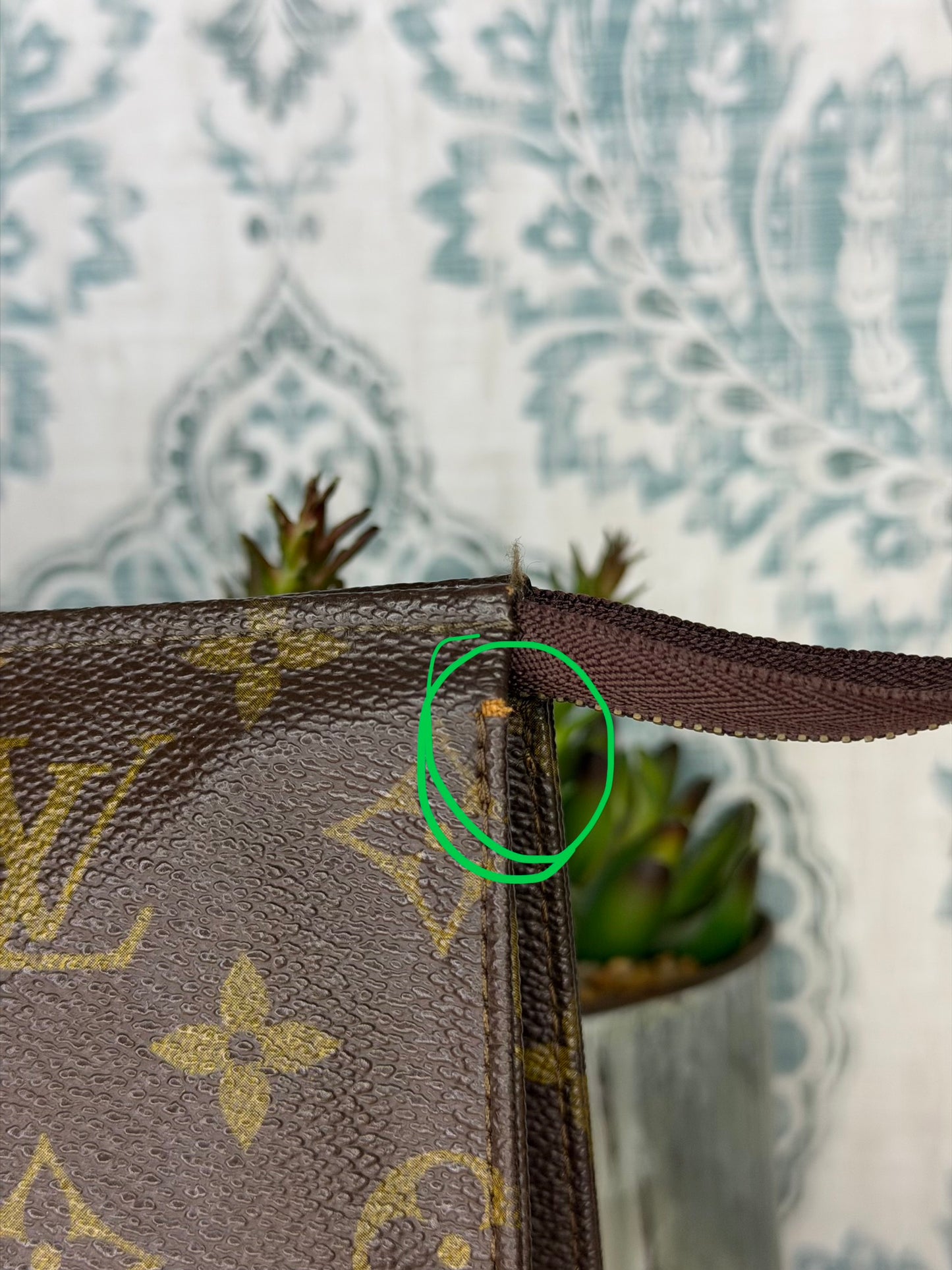 Louis Vuitton Toiletry 26