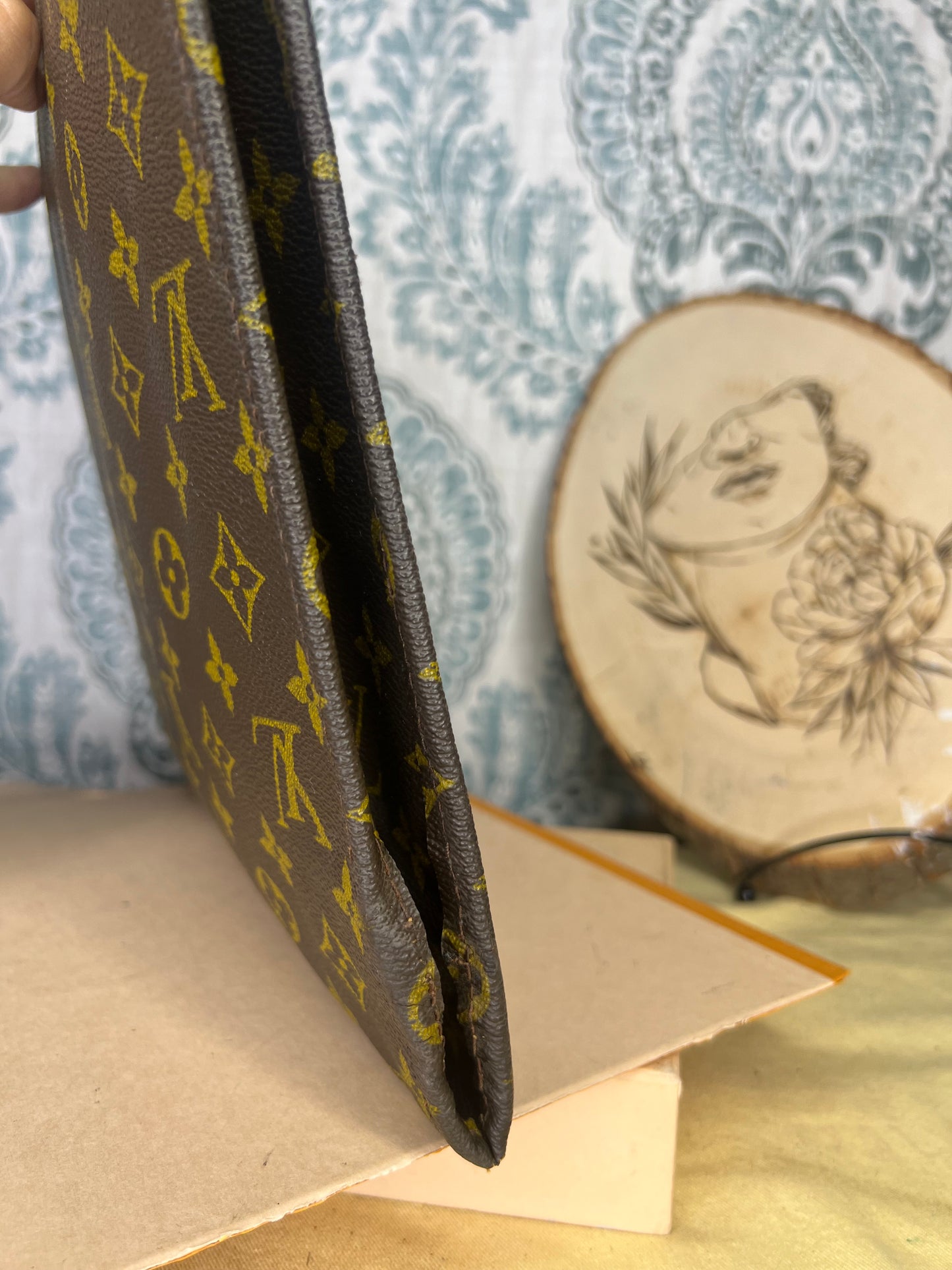 Louis Vuitton Poche Documents