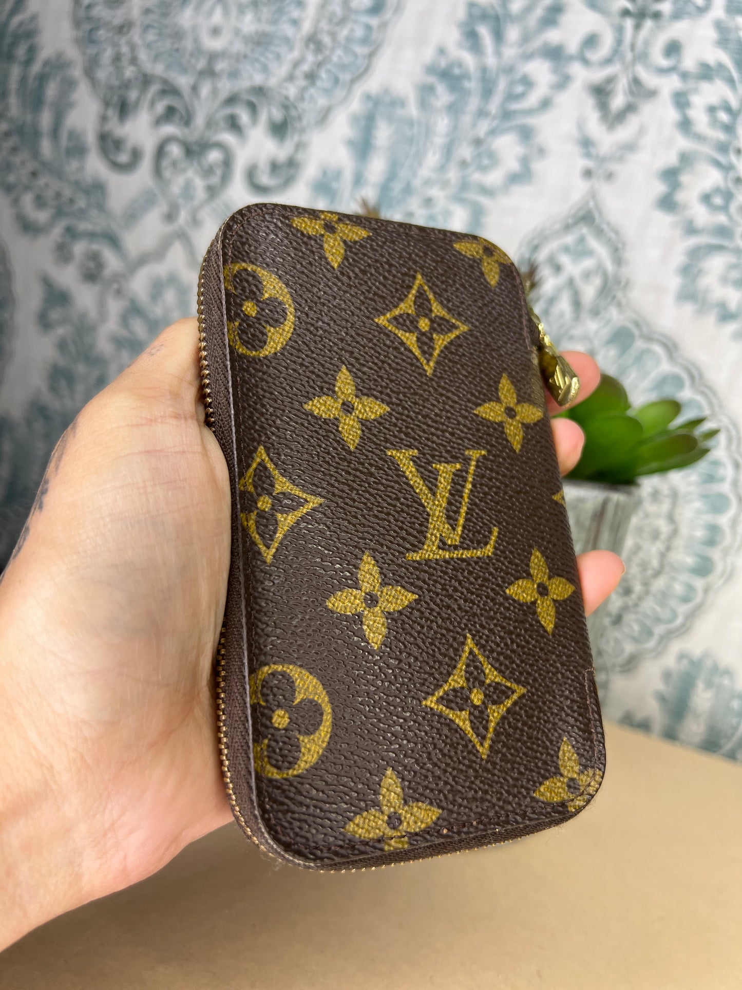 Louis Vuitton Zip Around Multicles 6 Key Holder