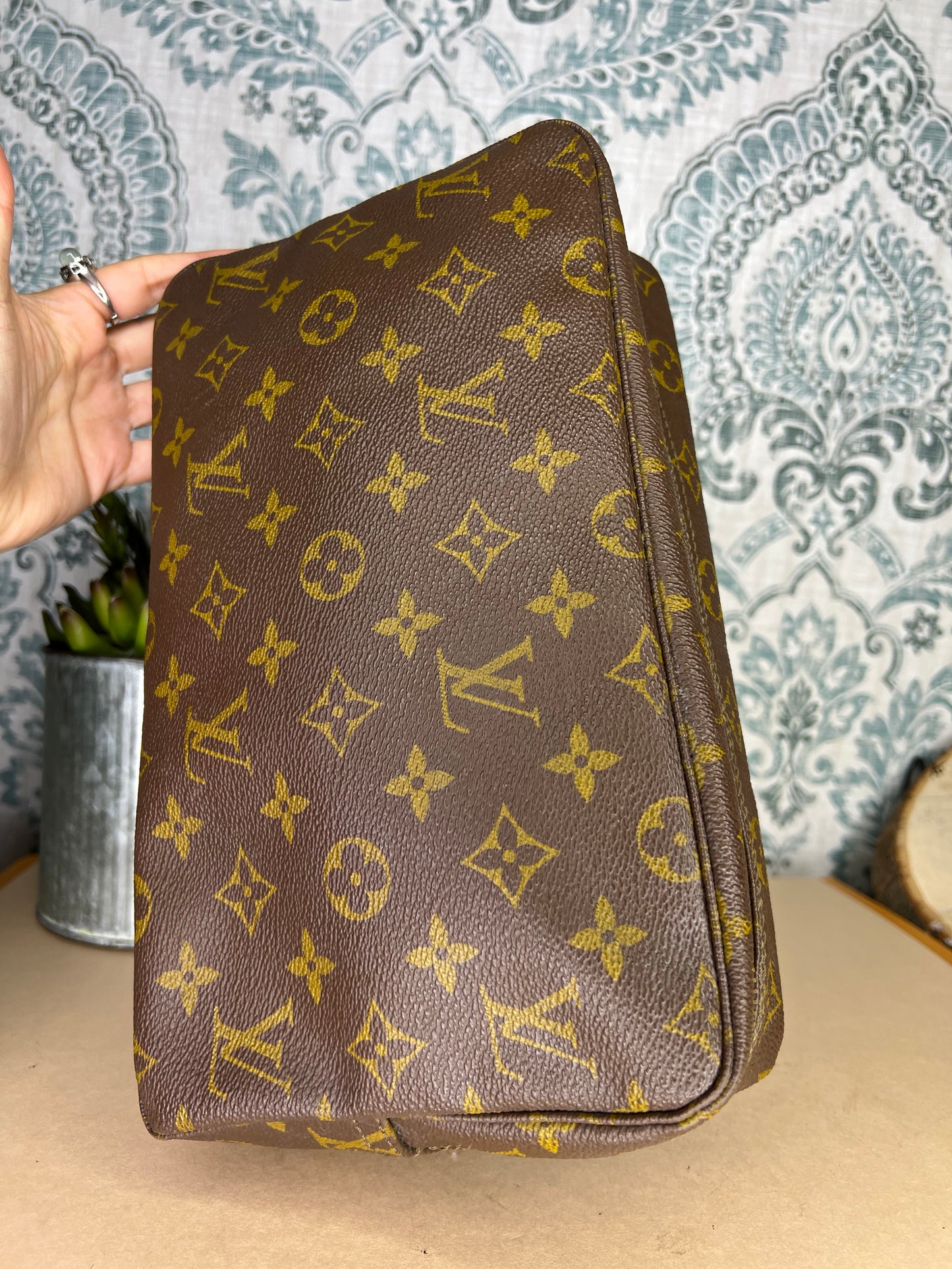 Louis Vuitton Trousse 28