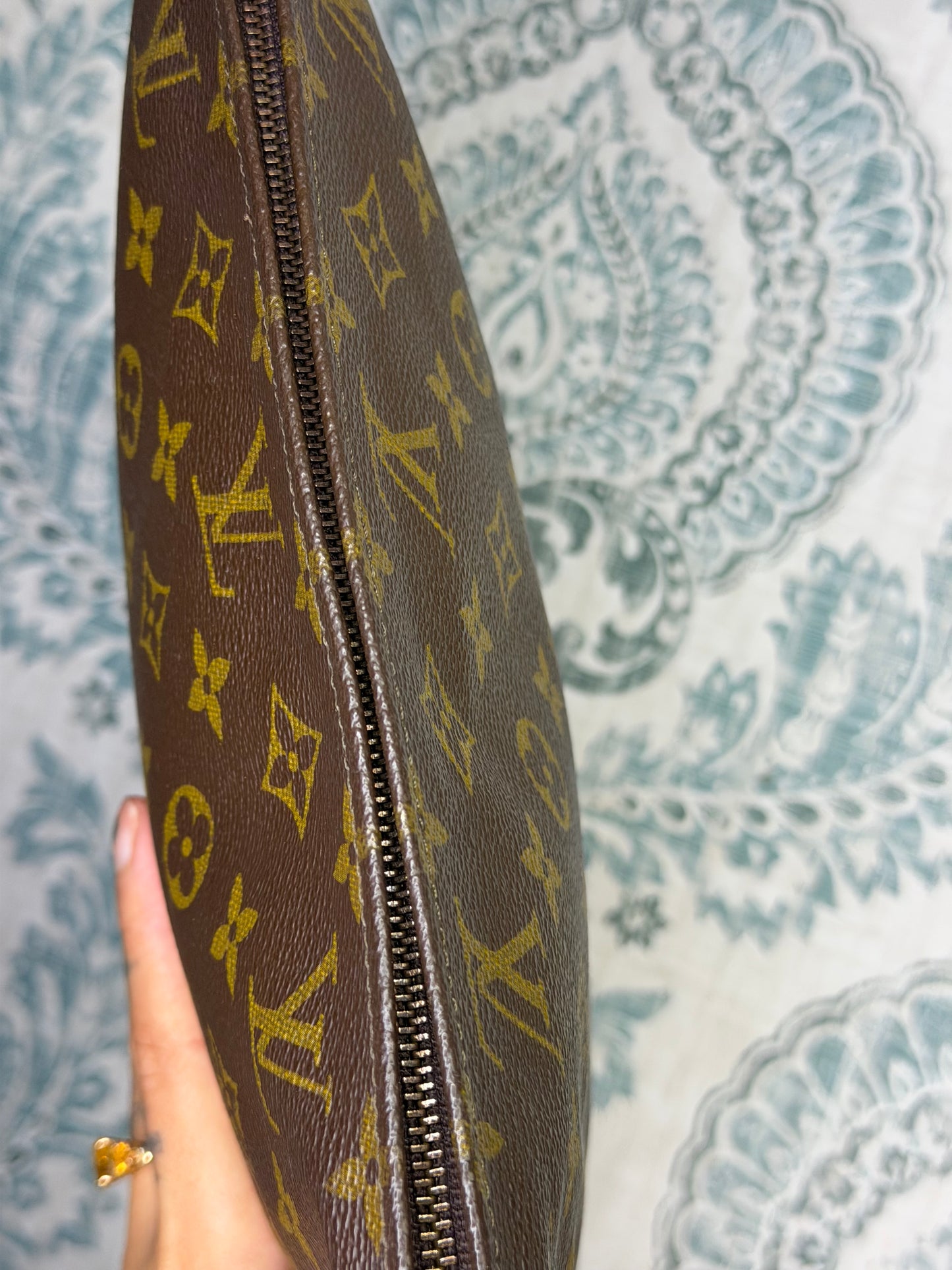 Louis Vuitton Toiletry 26
