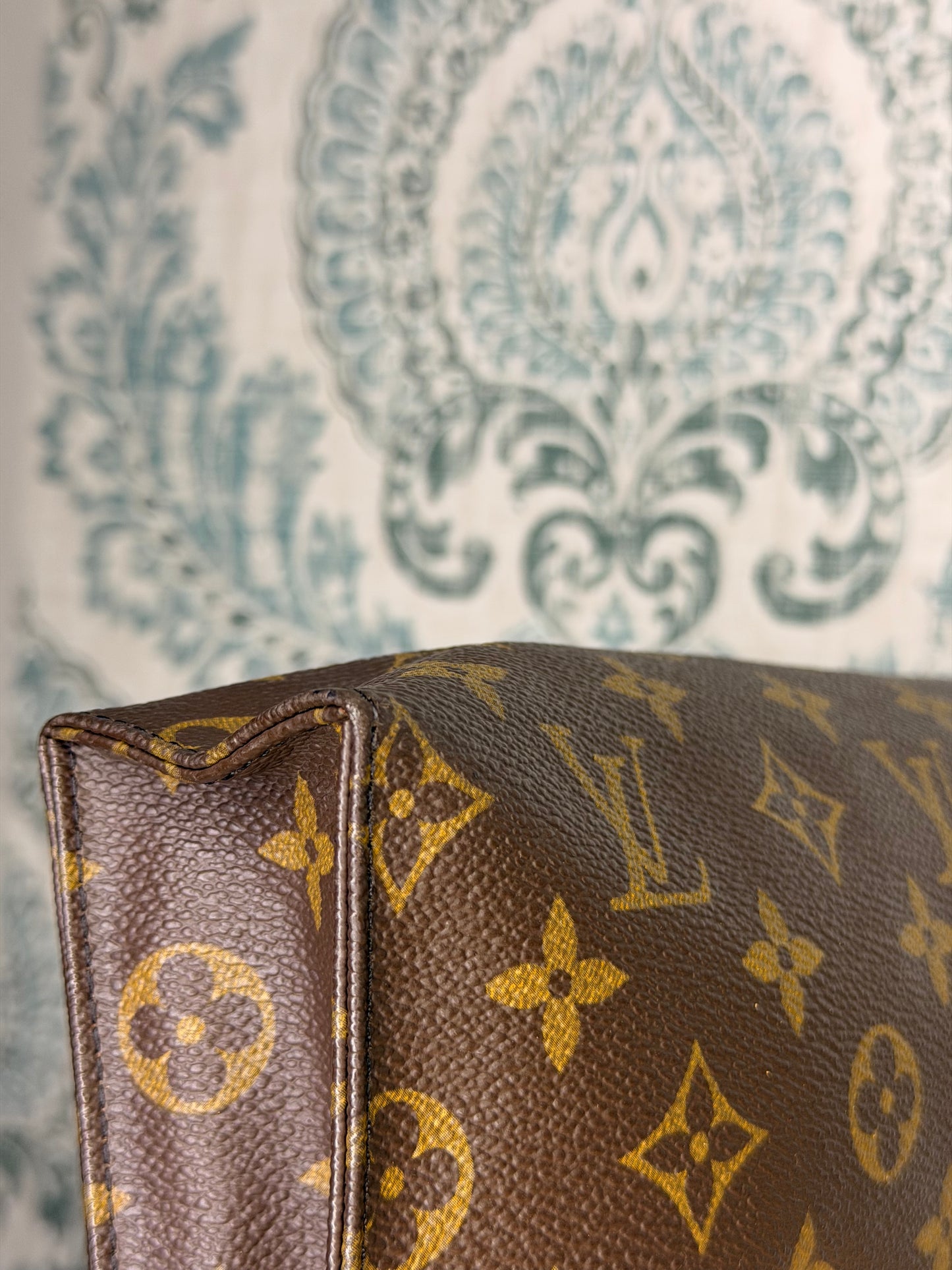 Louis Vuitton Toiletry 26