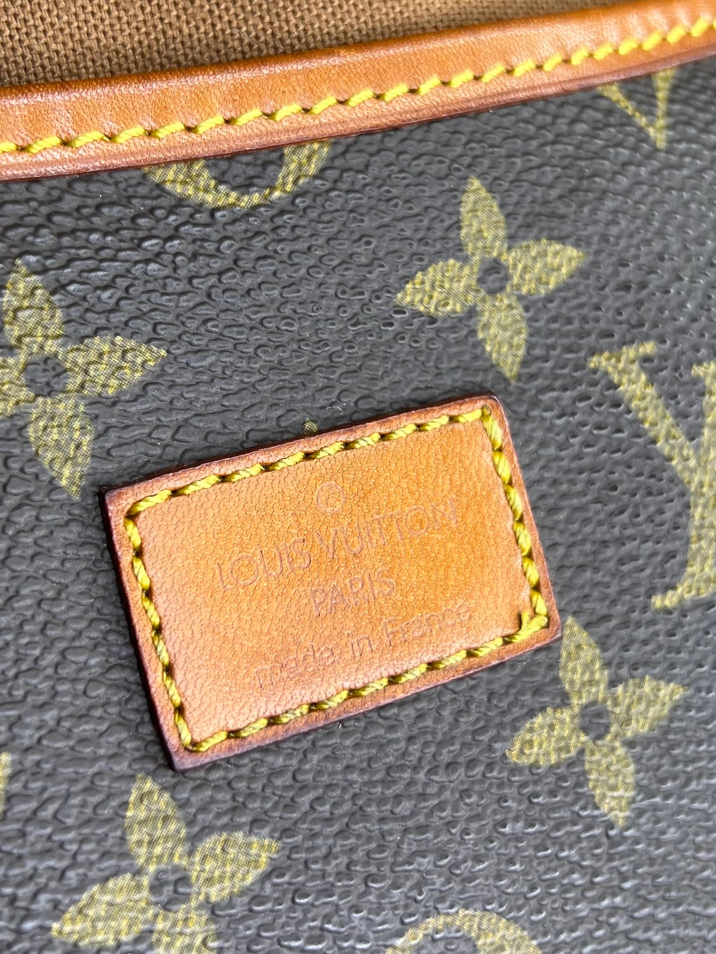 Louis Vuitton Saumur 35