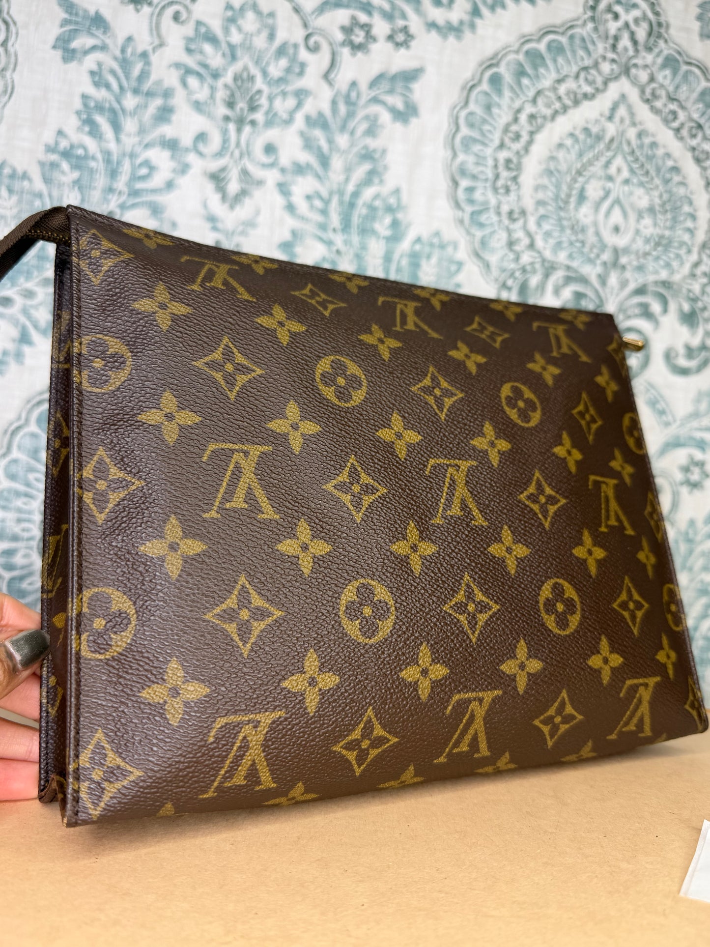 Louis Vuitton Toiletry 26