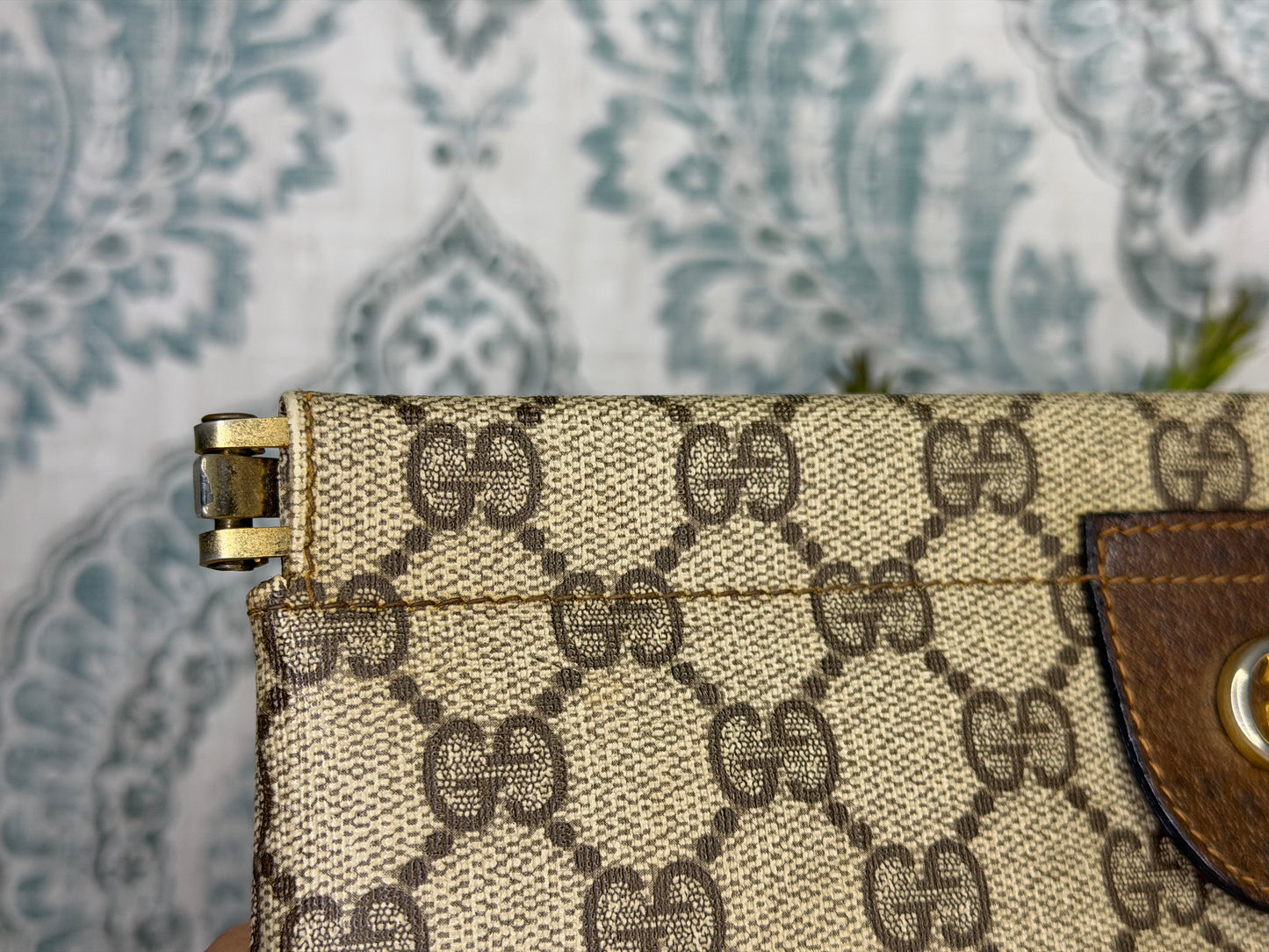 Gucci Supreme Brown Vintage Clutch
