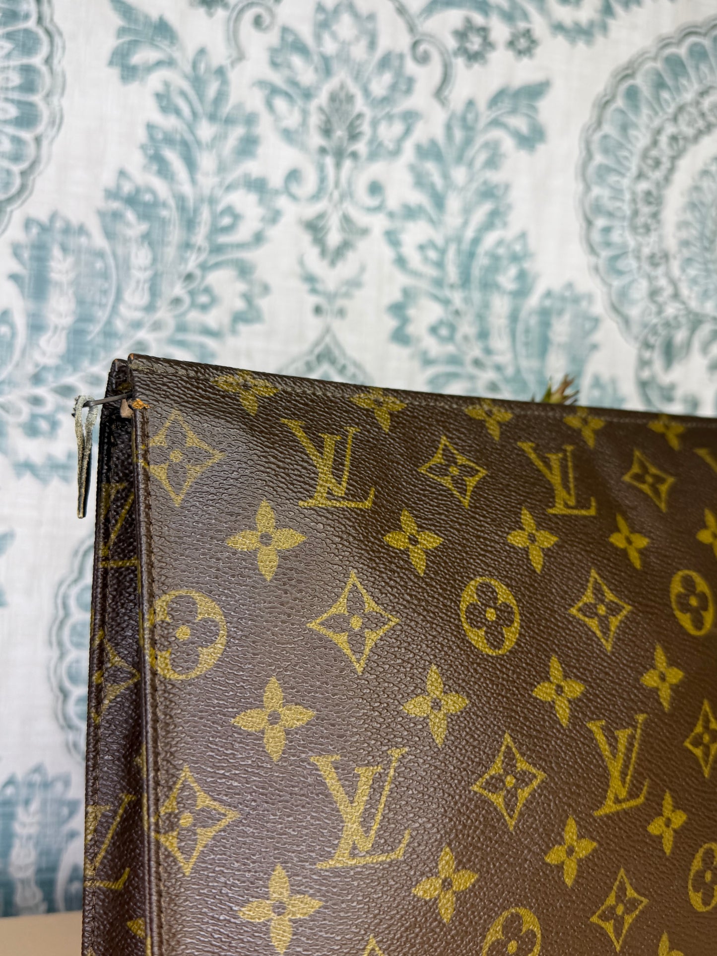 Louis Vuitton Toiletry 26