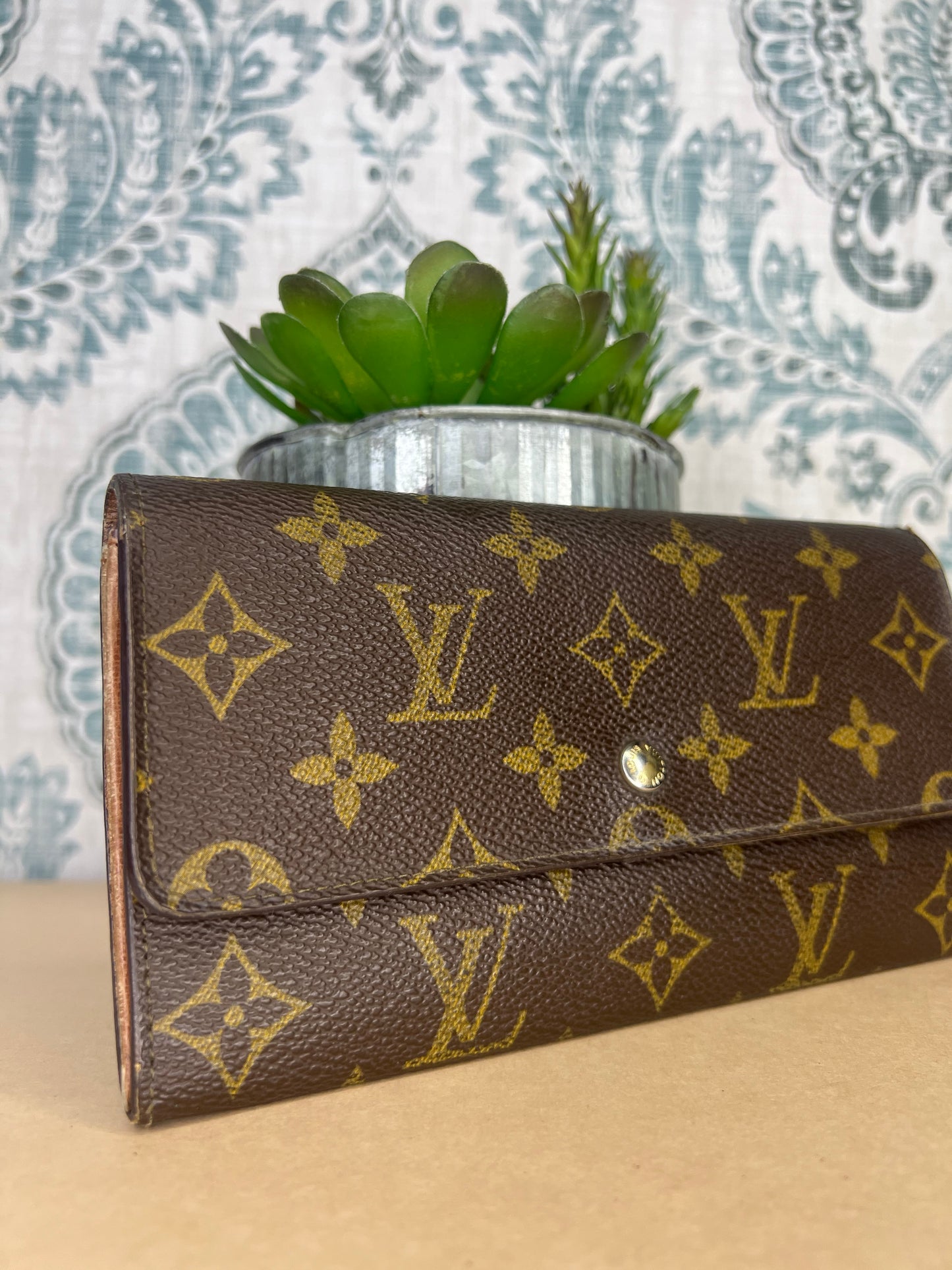 Louis Vuitton Monogram Sarah Wallet