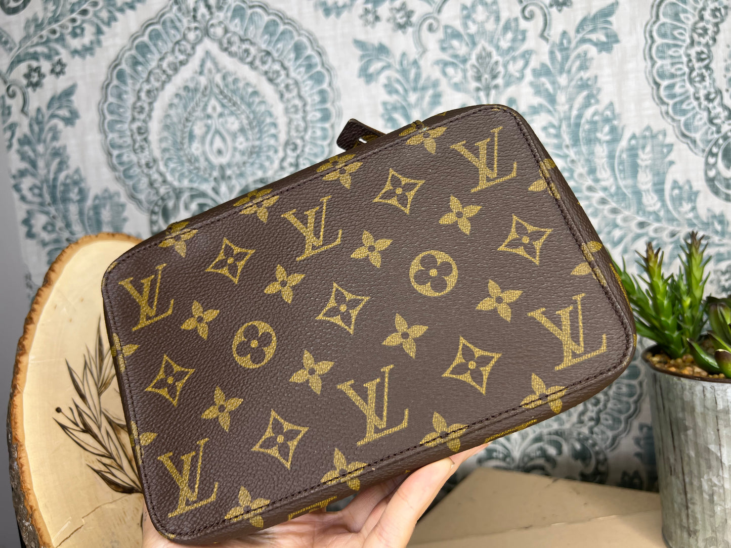 Monte Carlo Jewelry Case