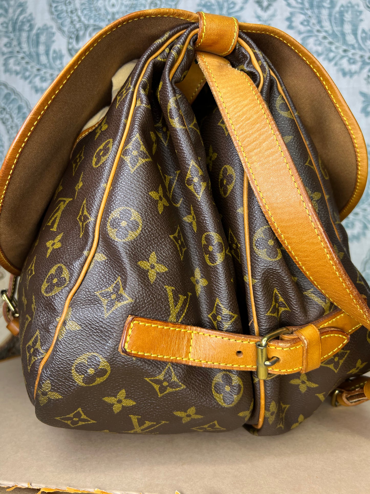 Louis Vuitton Saumur 35