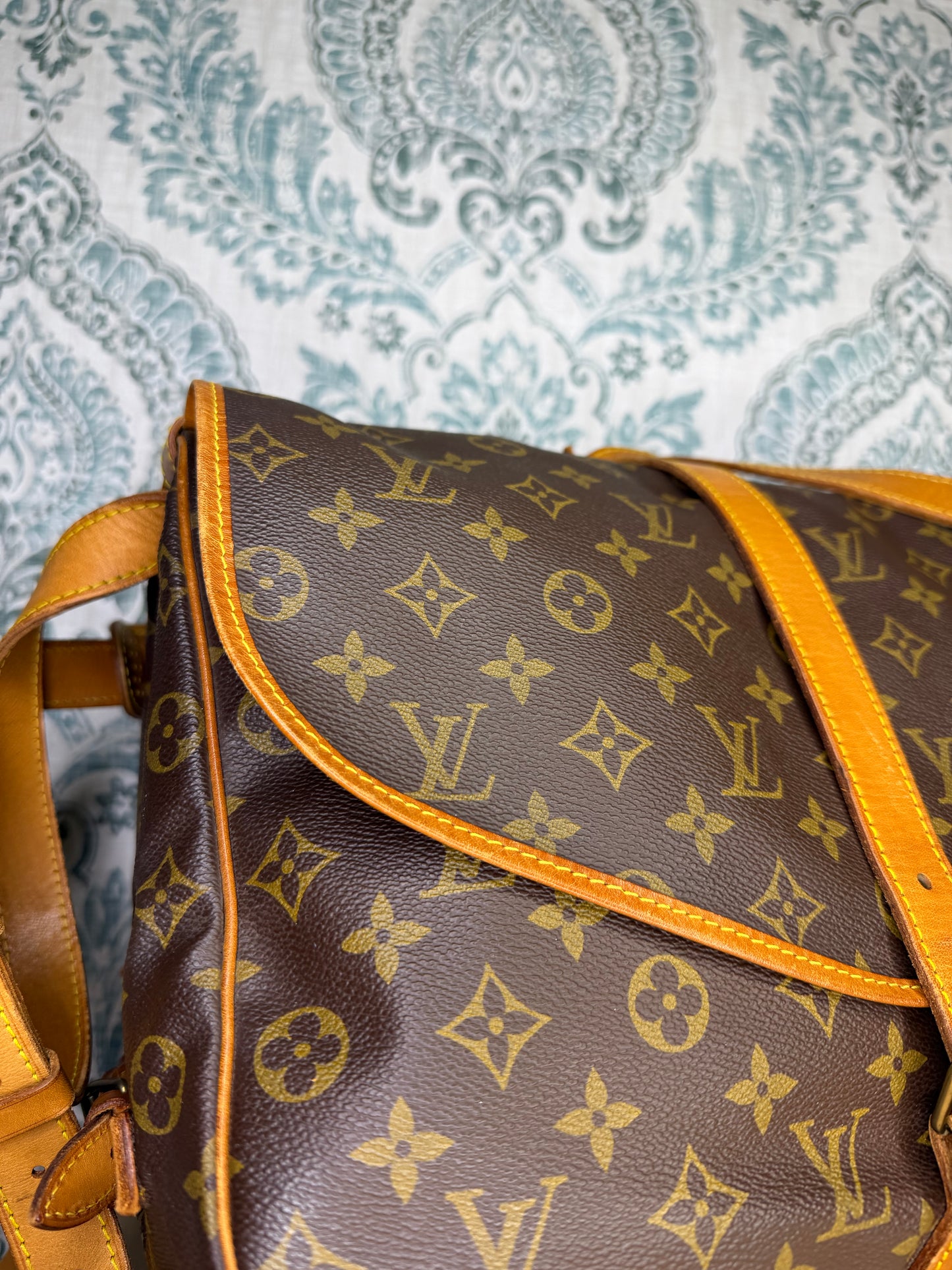 Louis Vuitton Saumur 35