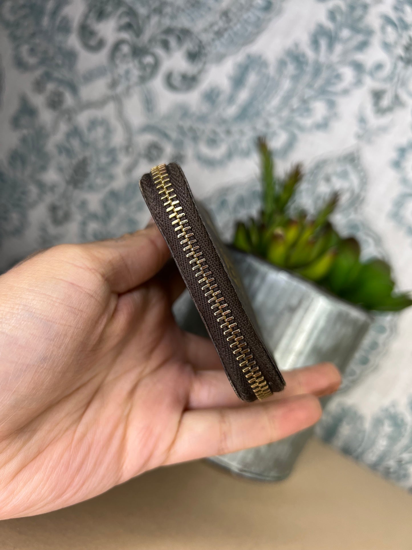 Louis Vuitton Zip Around Multicles 6 Key Holder