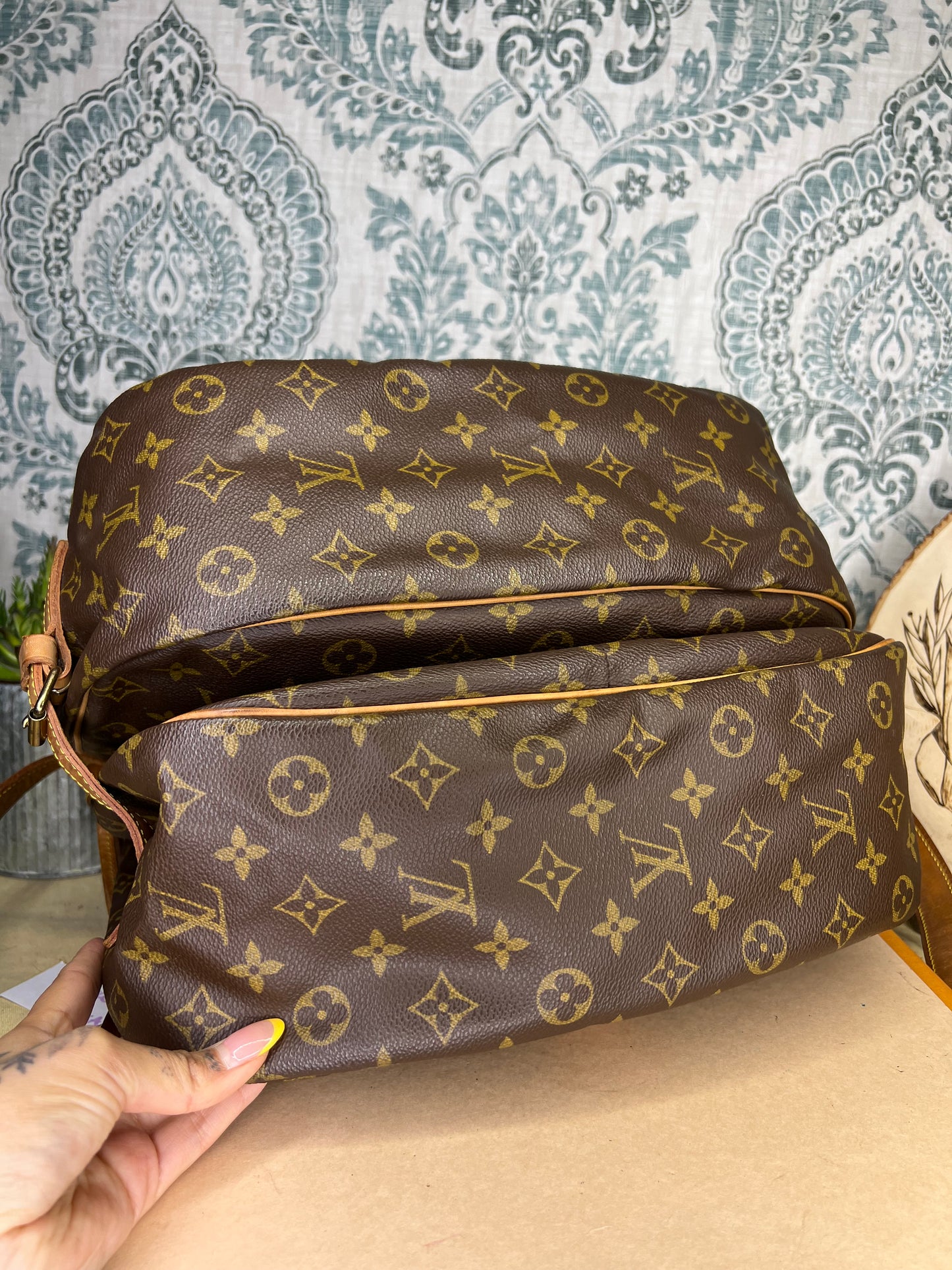 Louis Vuitton Saumur 35