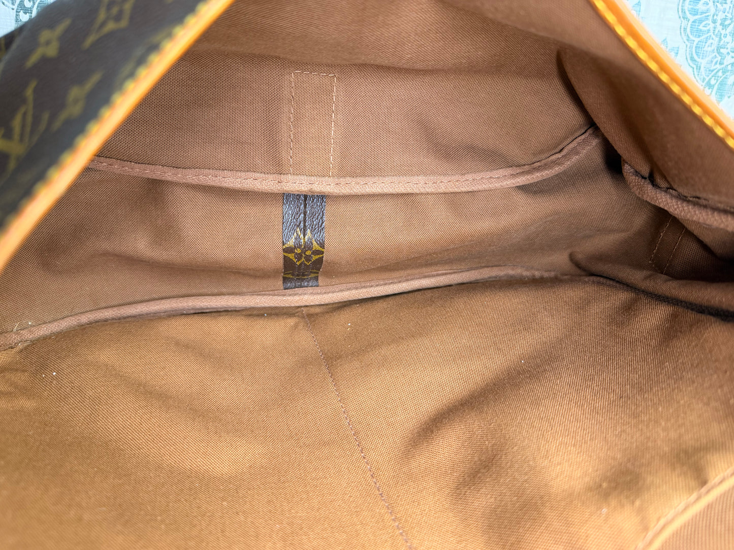Louis Vuitton Saumur 35