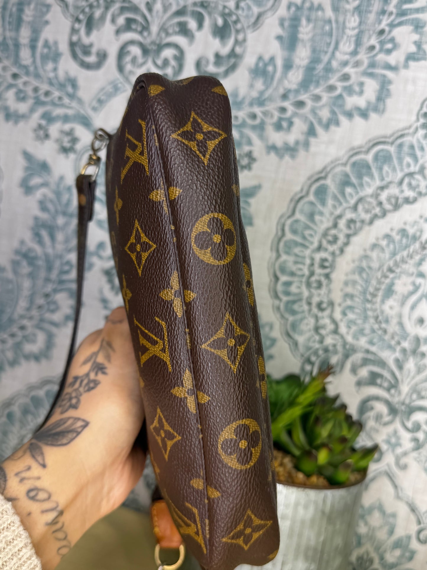 Louis Vuitton Pochette Accessories with Monogram Strap