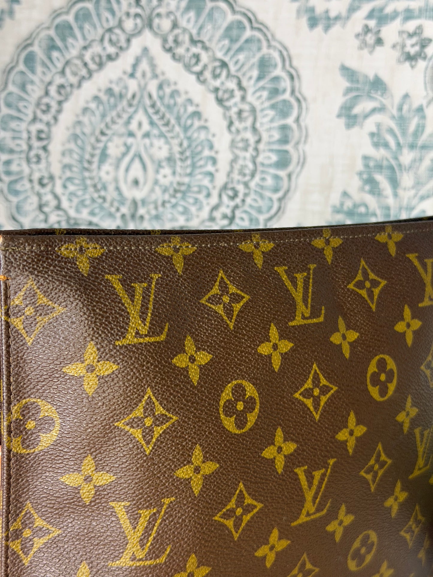 Louis Vuitton Toiletry 26
