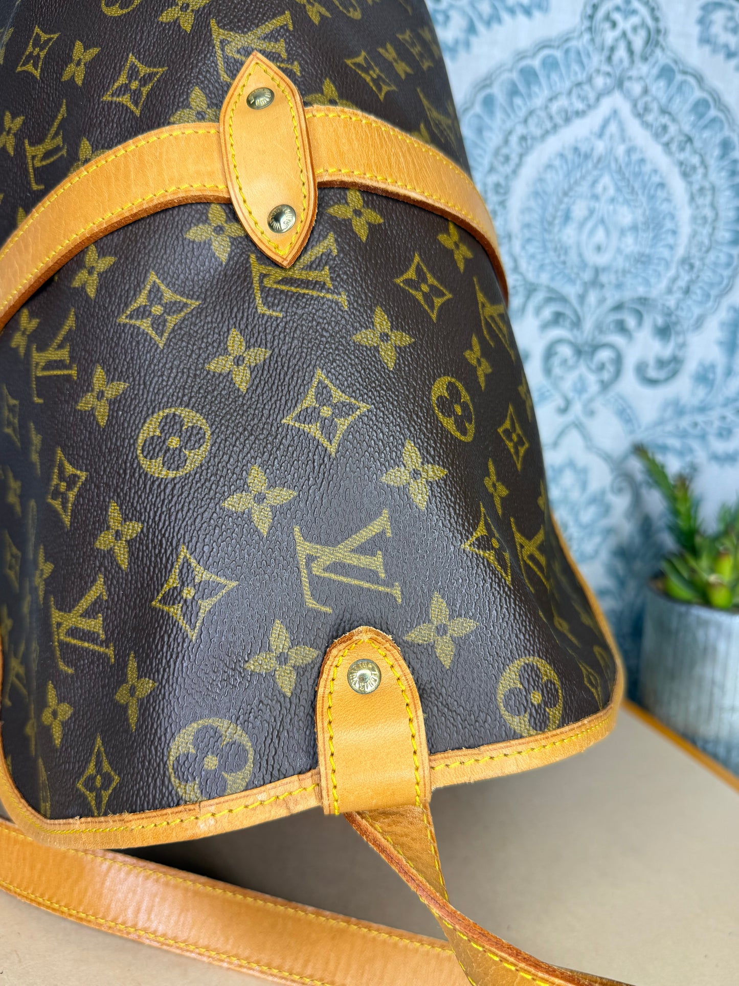 Louis Vuitton Saumur 35