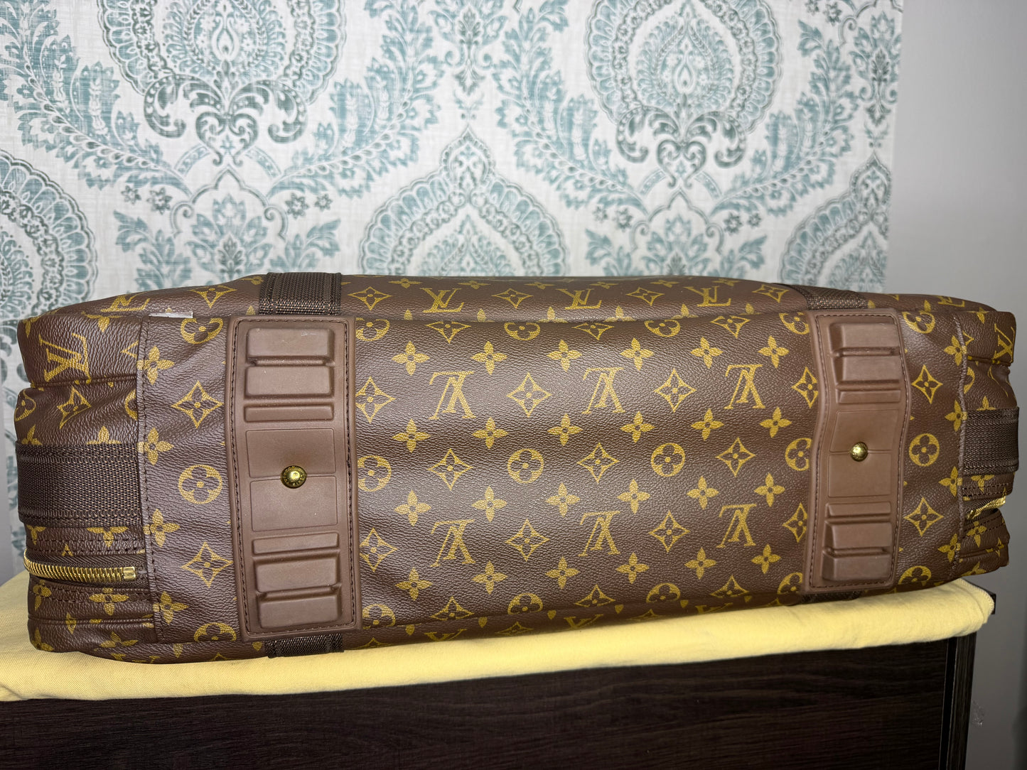 Louis Vuitton Satellite 60 Suit Case