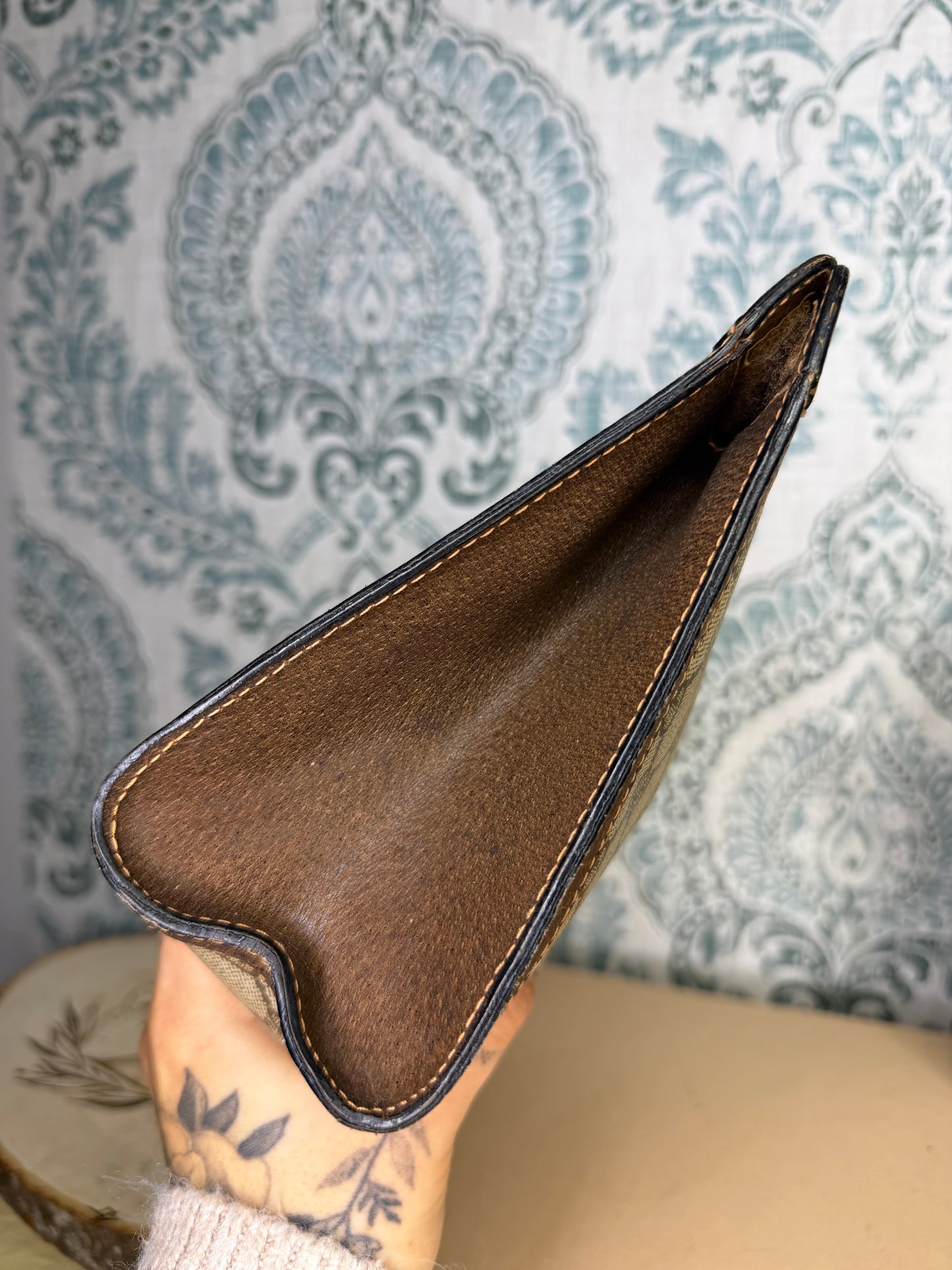 Gucci Supreme Sherry Line Clutch (Accessory Collection)