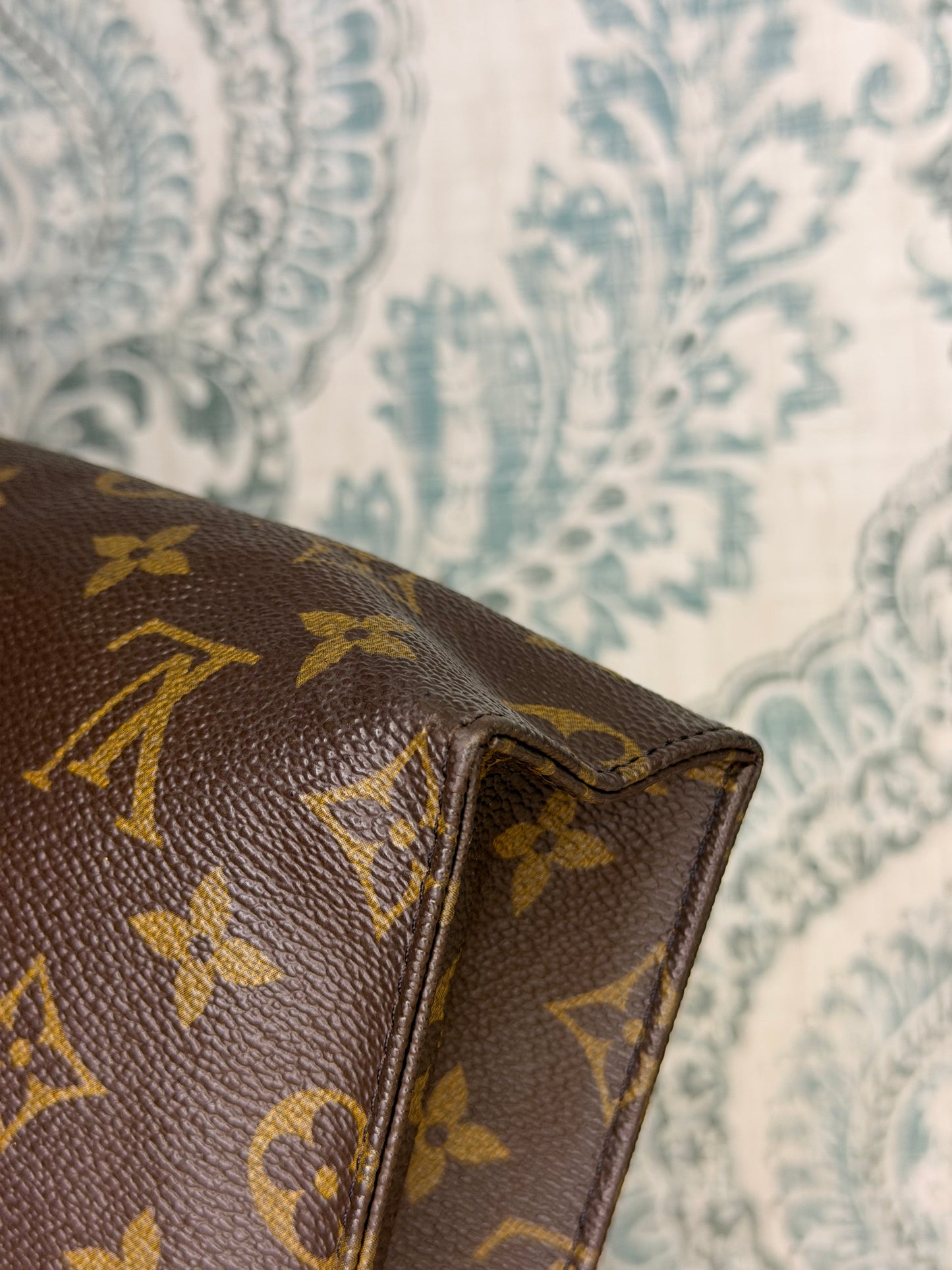 Louis Vuitton Toiletry 26