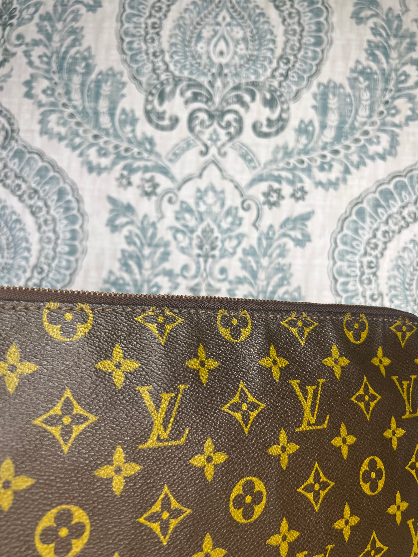 Louis Vuitton Poche Documents