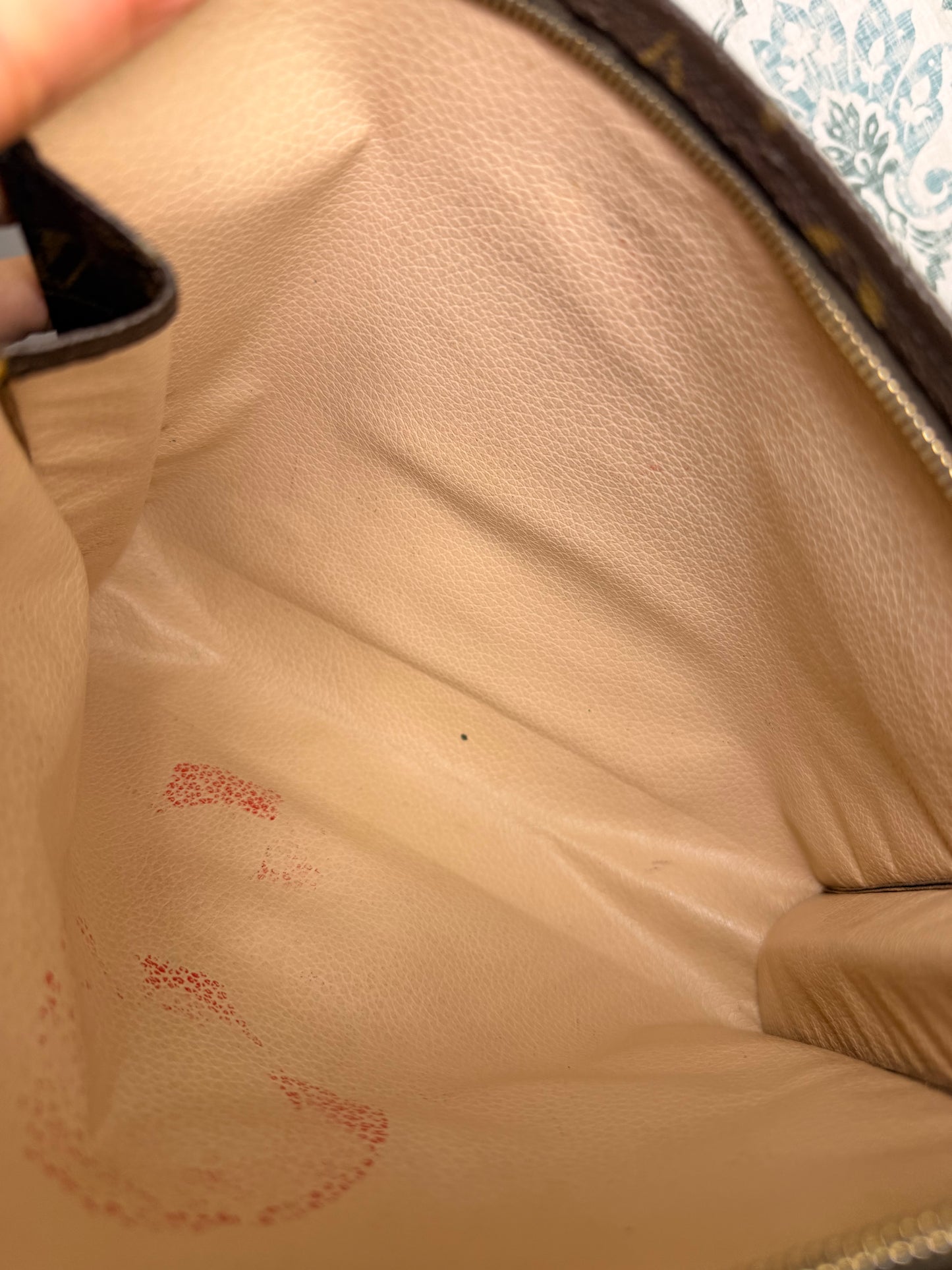 Louis Vuitton Toiletry 26