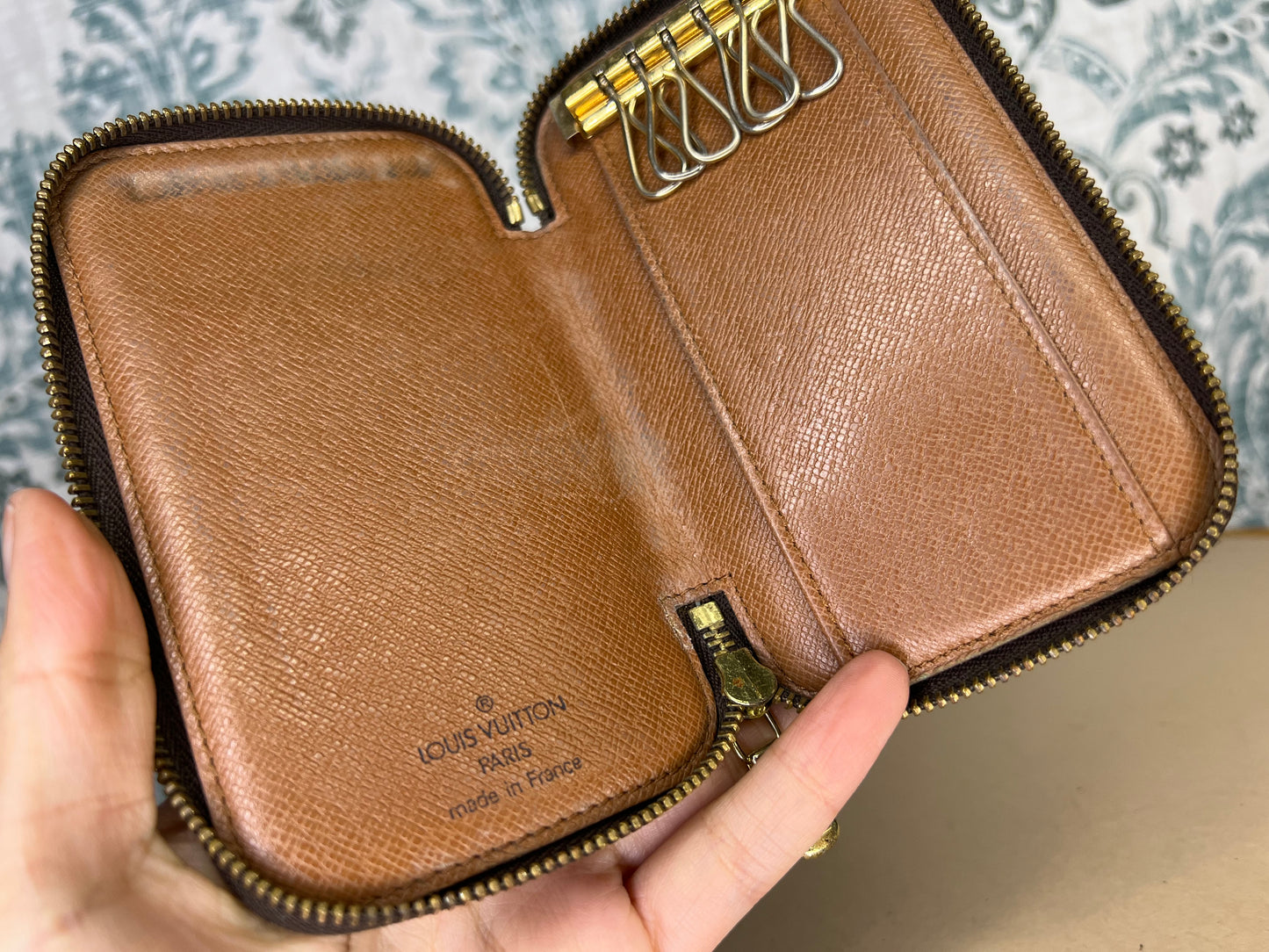 Louis Vuitton Zip Around Multicles 6 Key Holder