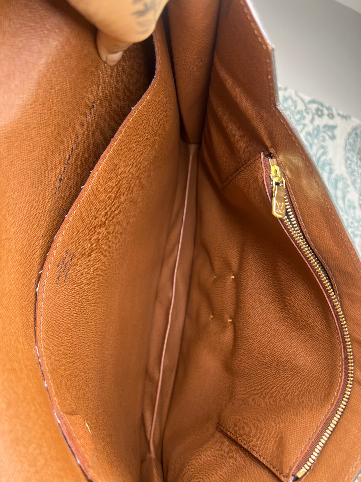 Louis Vuitton Porte Documents Bandouliere