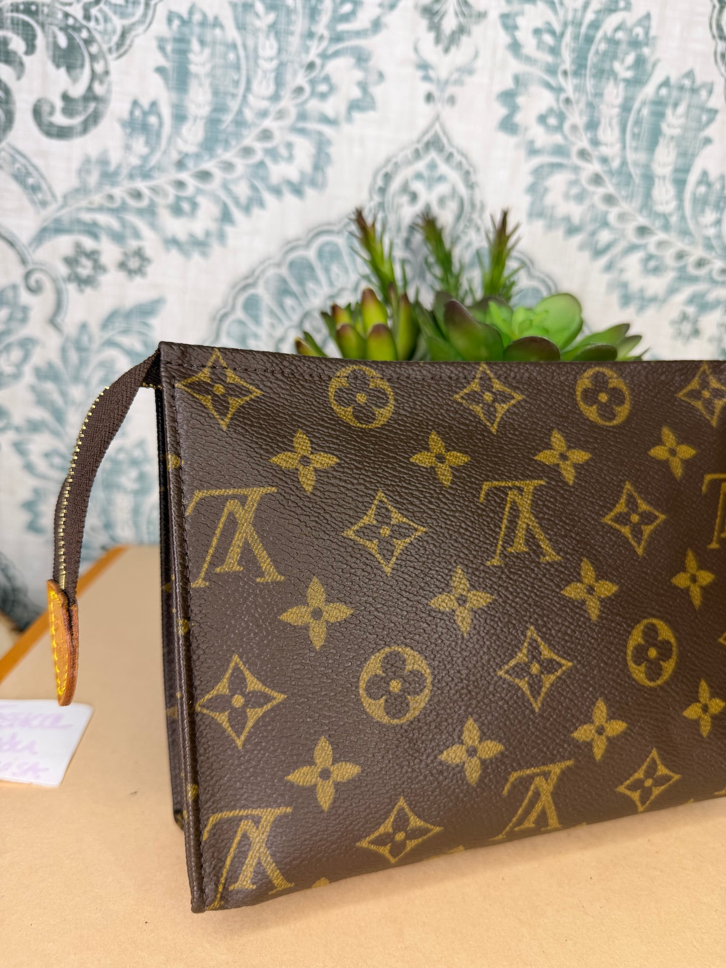 Louis Vuitton Toiletry 19