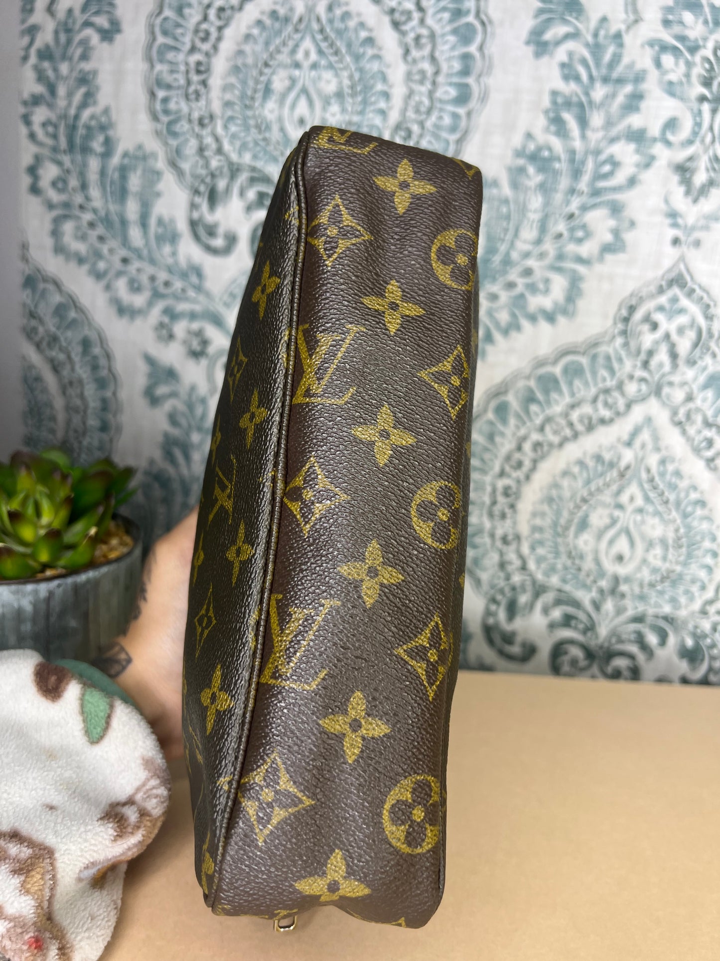 Louis Vuitton Trousse 23