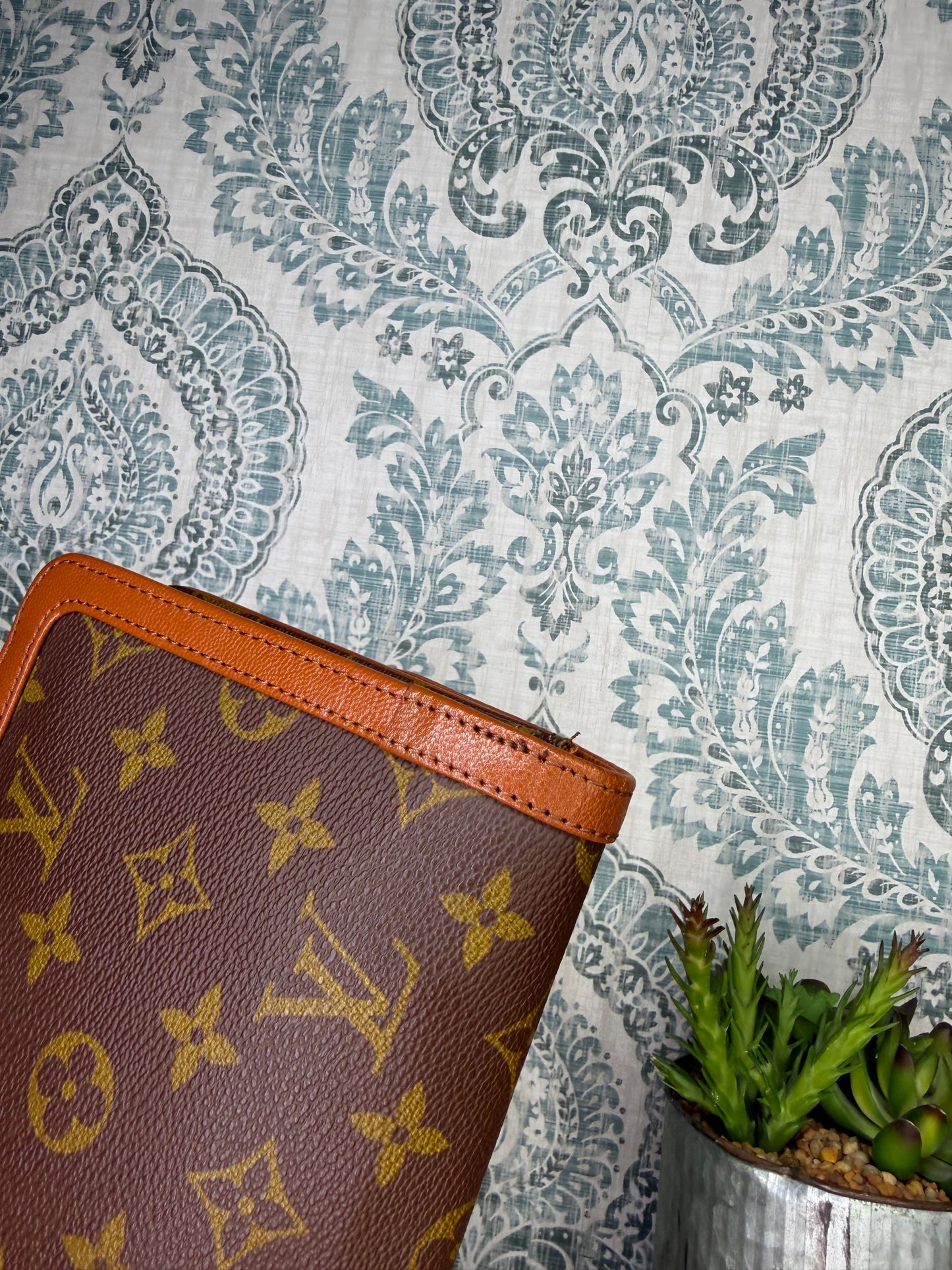 Louis Vuitton Pochette Dame PM Clutch