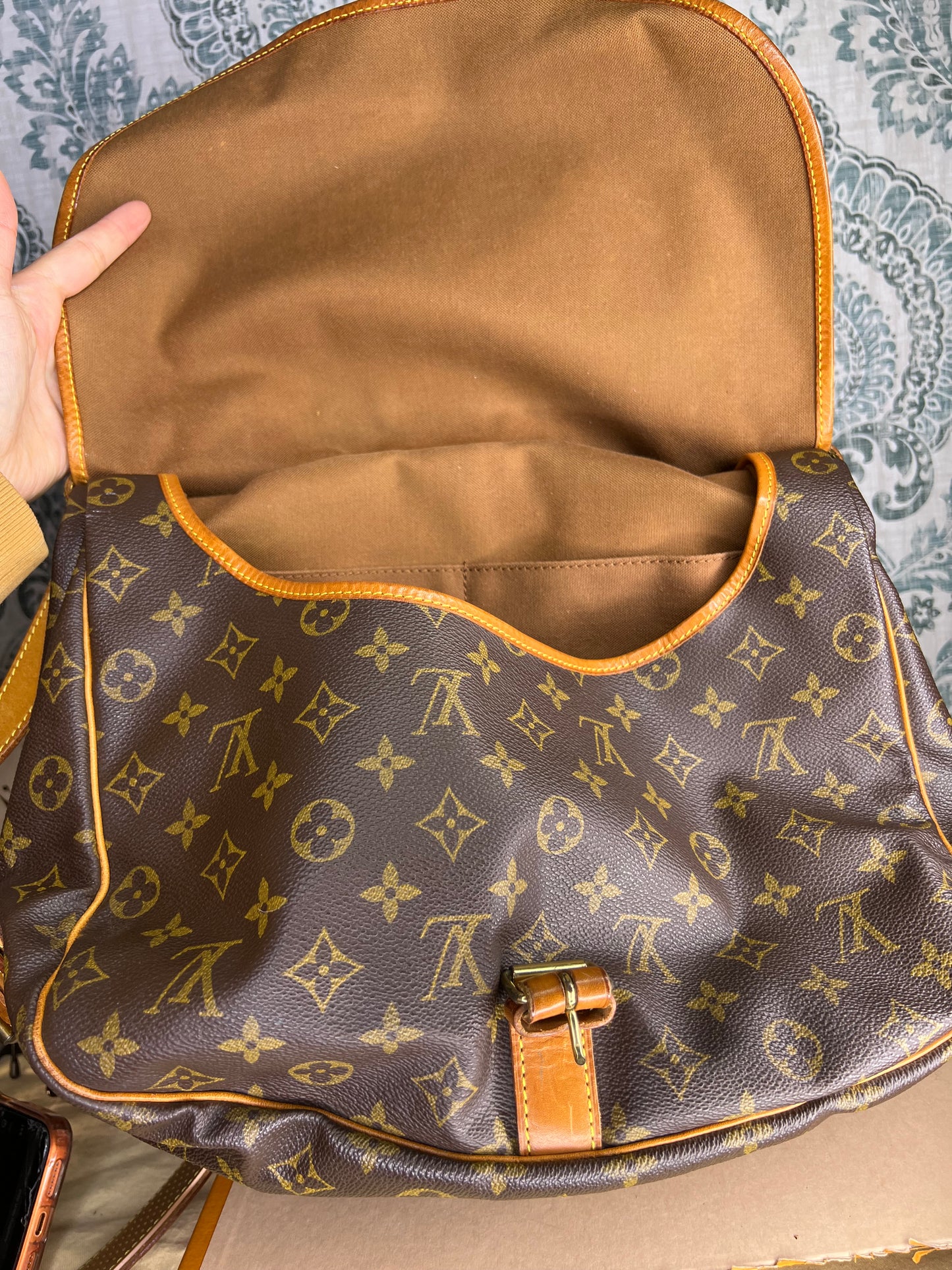 Louis Vuitton Saumur 35