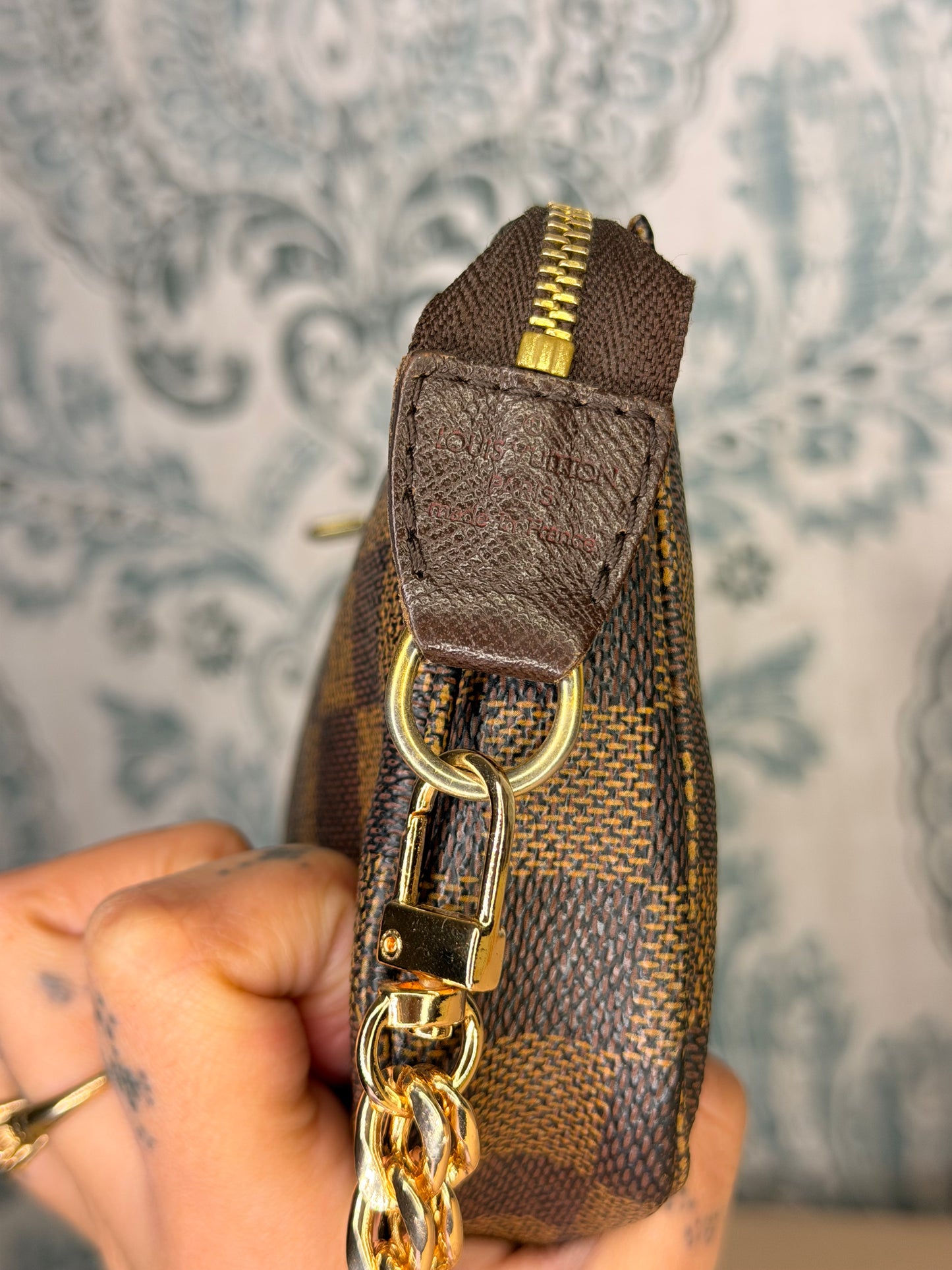 Louis Vuitton Damier Ebene Bucket Pochette