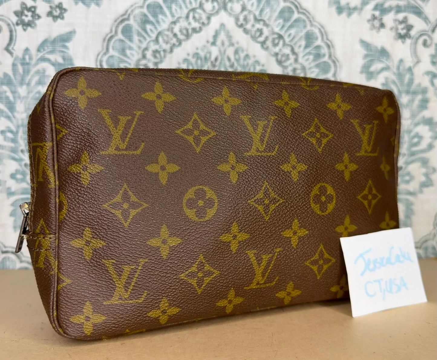 Louis Vuitton Trousse 23