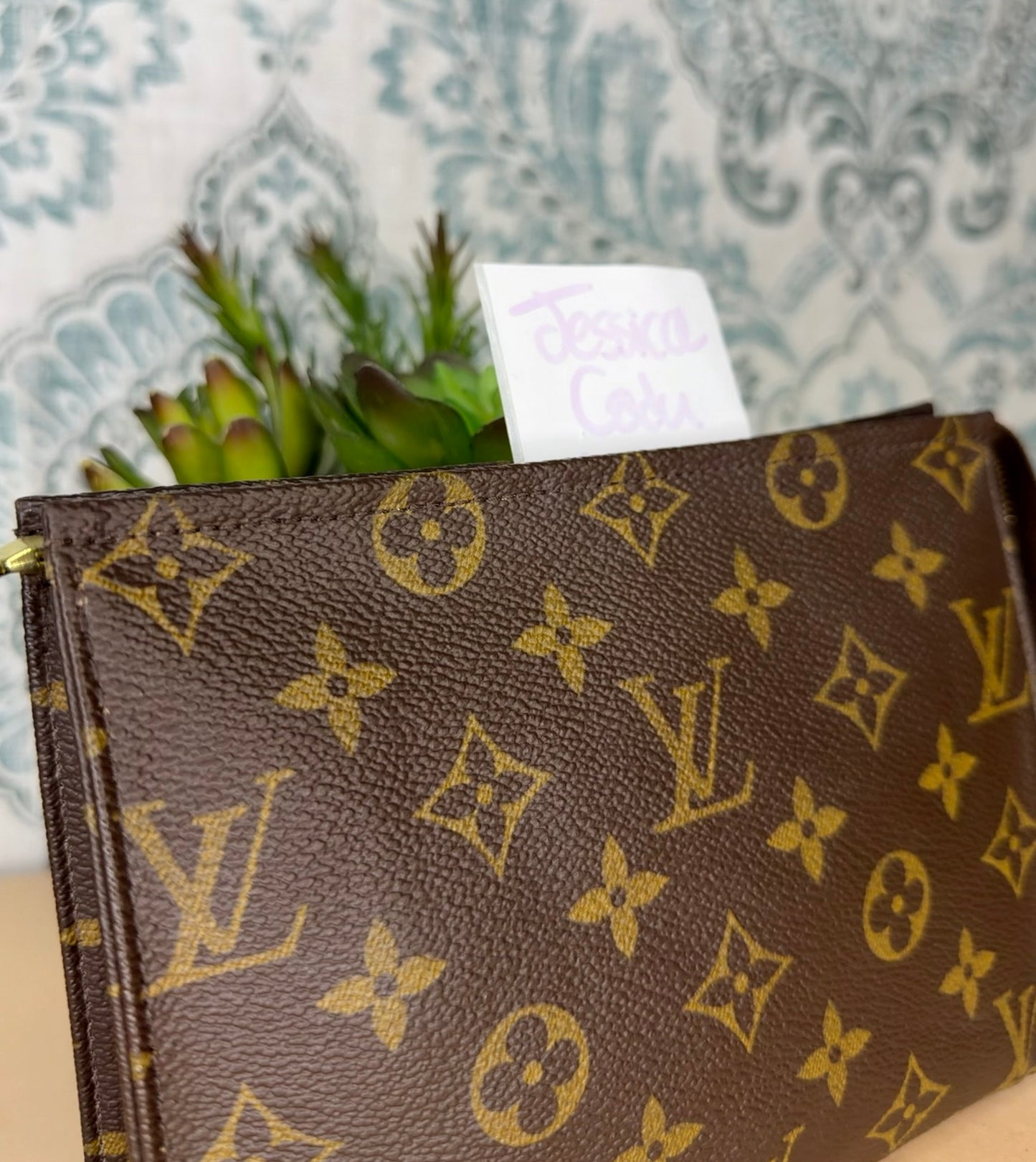 Louis Vuitton Toiletry 19