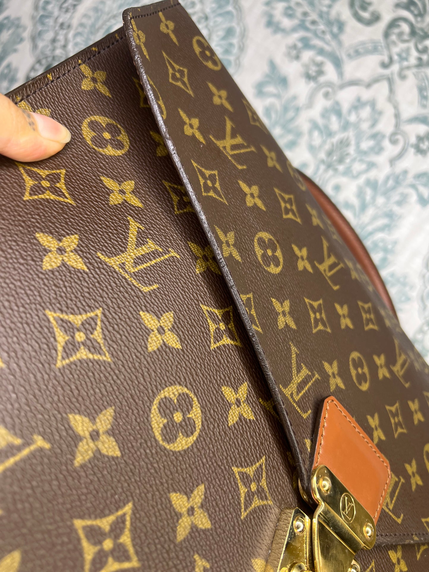 Louis Vuitton Porte Documents Bandouliere