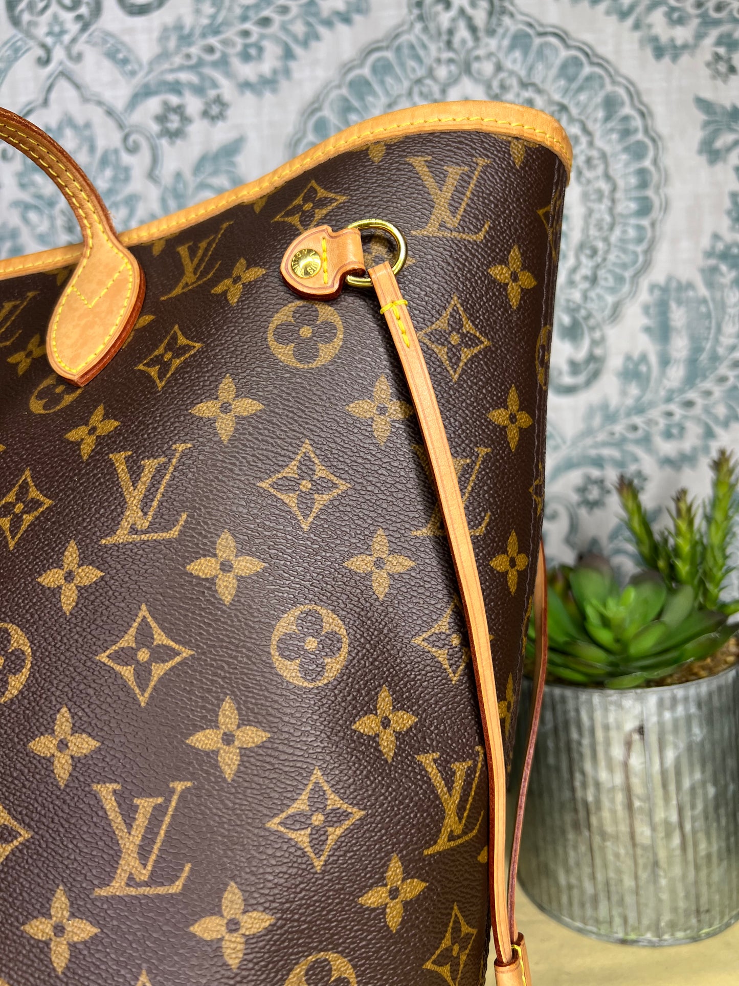Neverfull MM Cherry Red