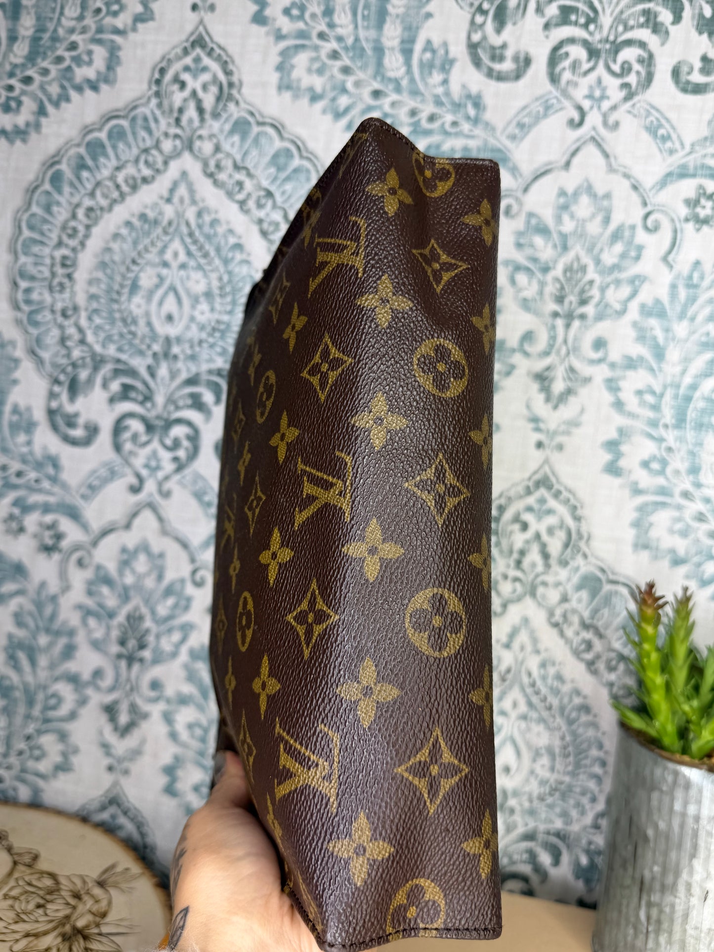 Louis Vuitton Toiletry 26