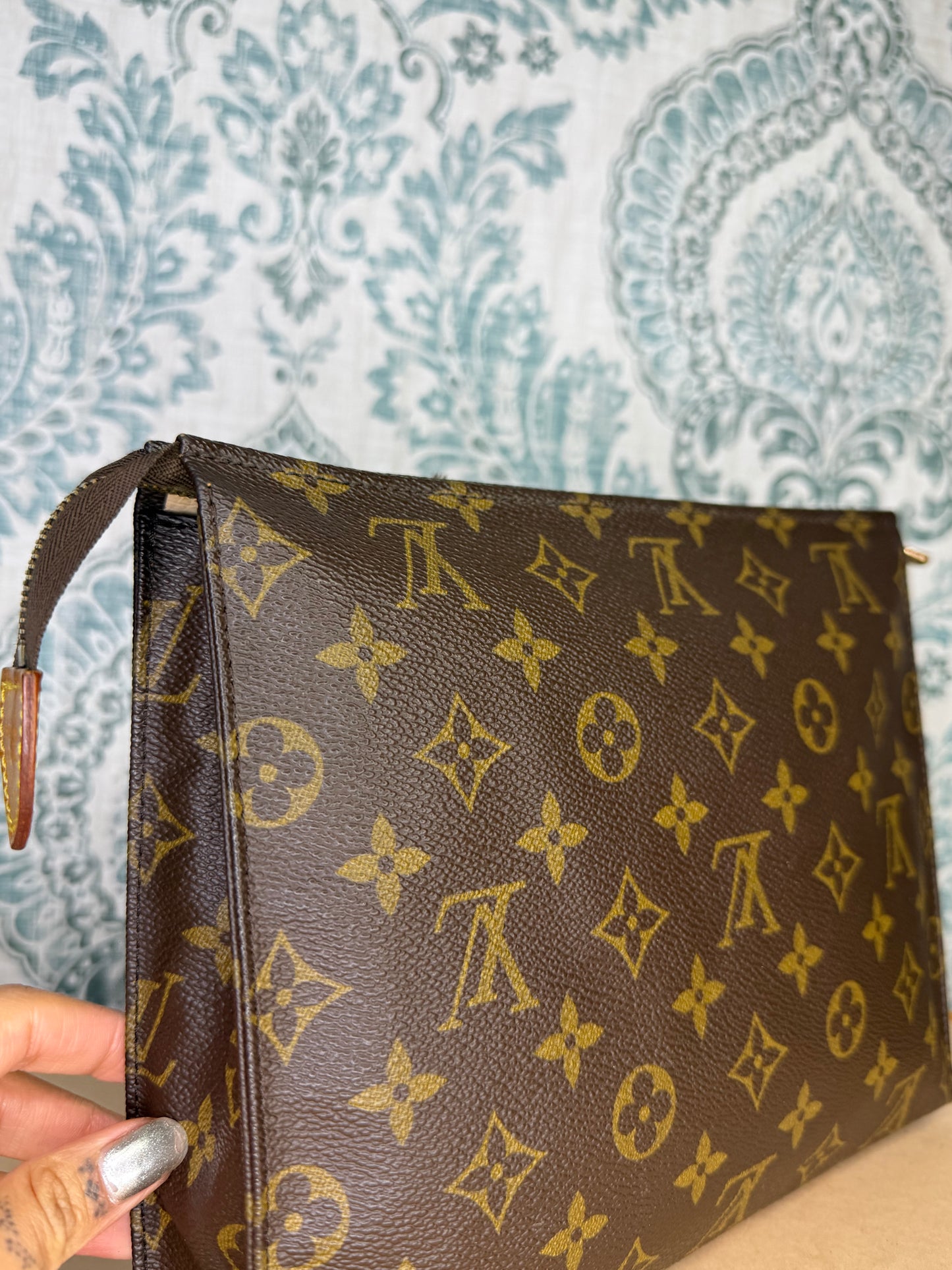 Louis Vuitton Toiletry 26