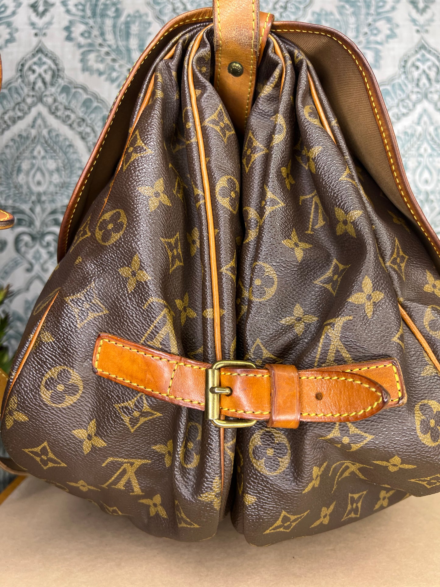 Louis Vuitton Saumur 35