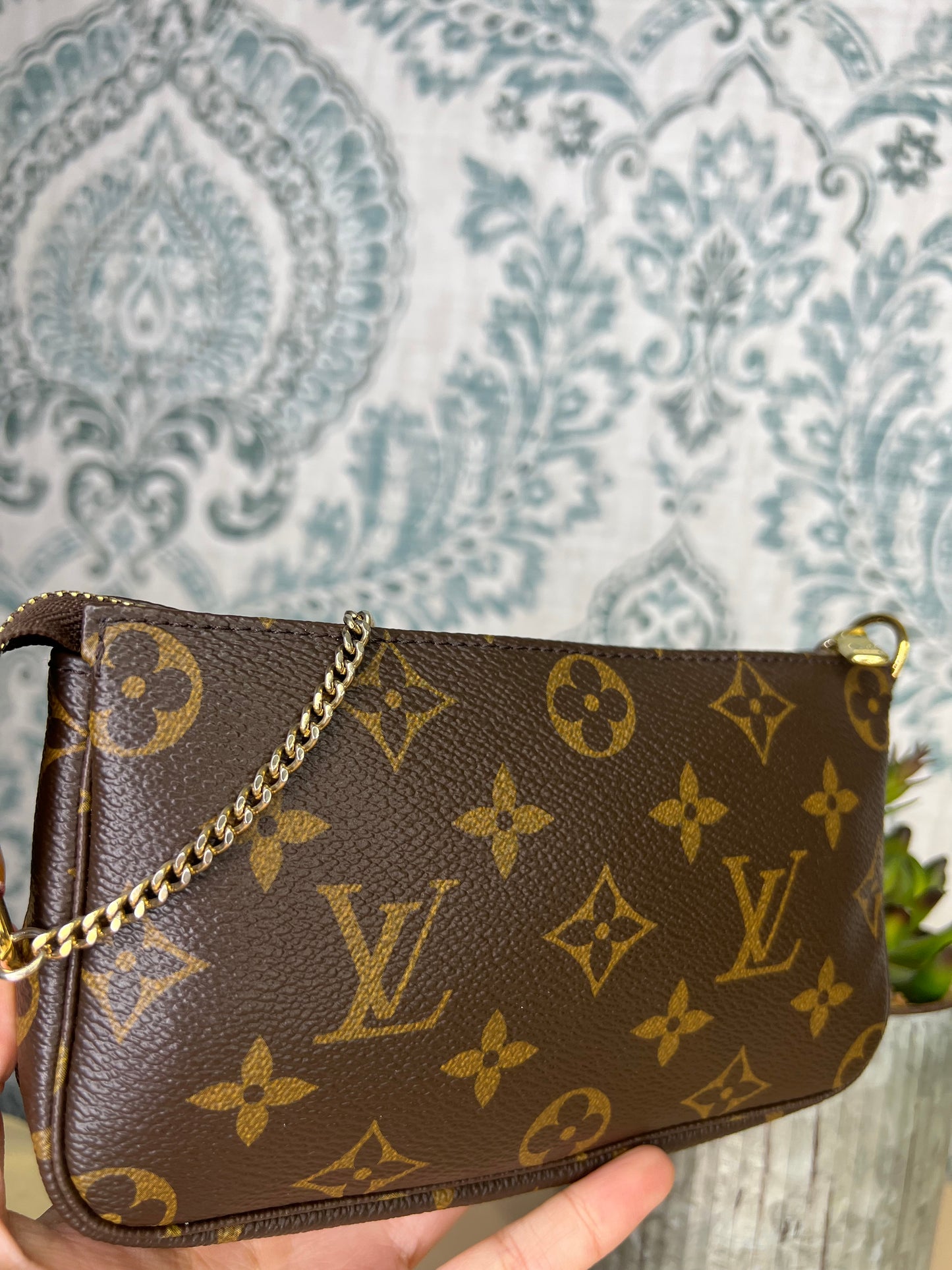 Louis Vuitton Monogram Bucket Pochette