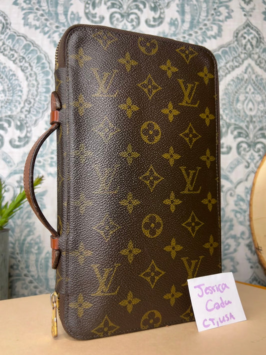 Escapade Travel Organizer