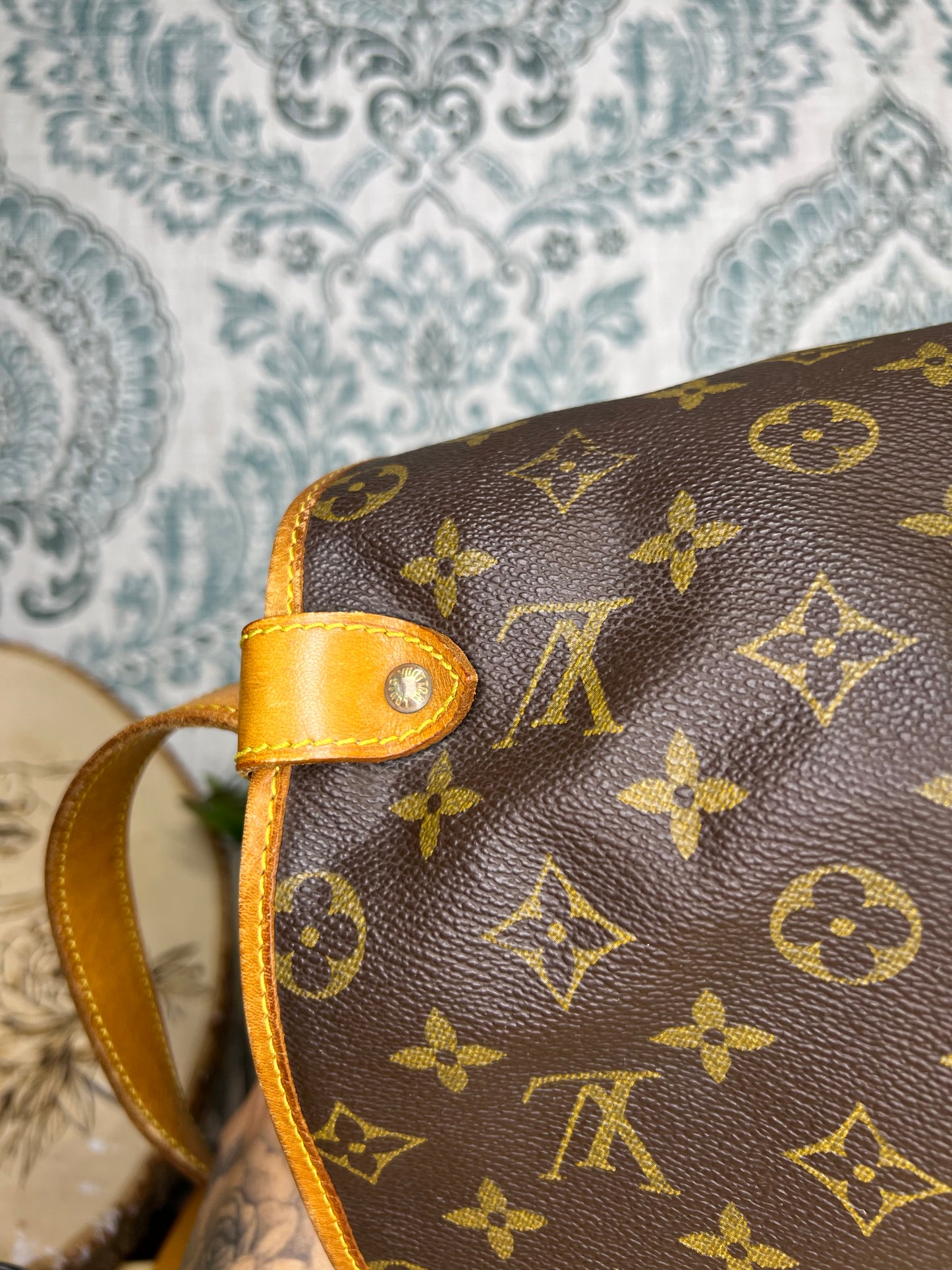 Louis Vuitton Saumur 35