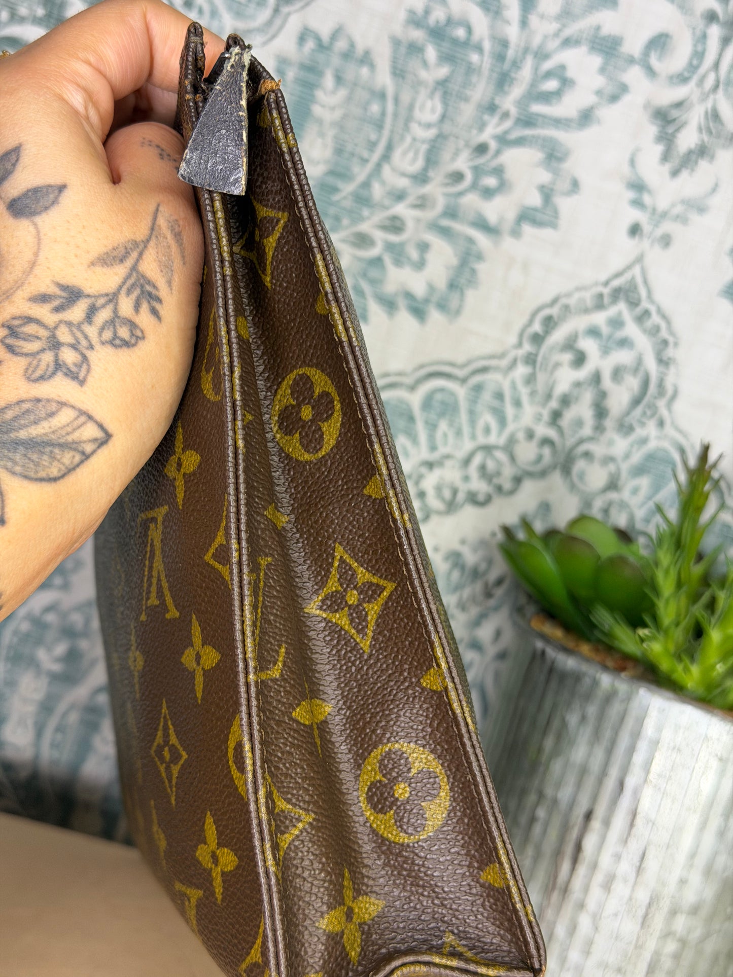 Louis Vuitton Toiletry 26