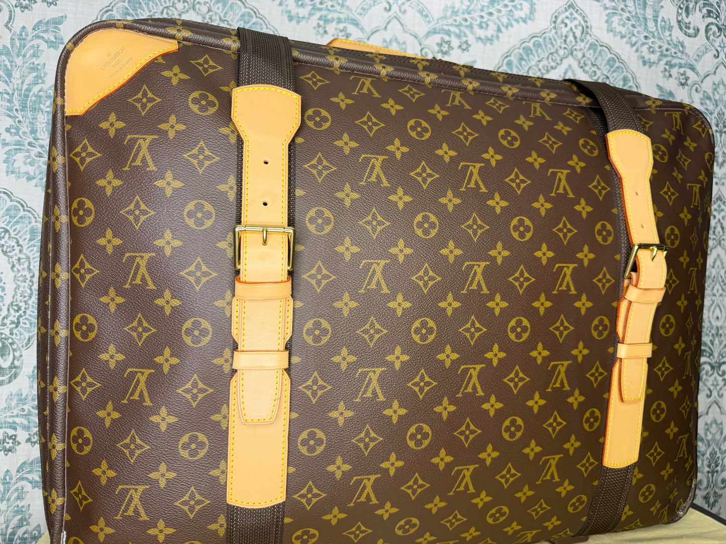Louis Vuitton Satellite 60 Suit Case