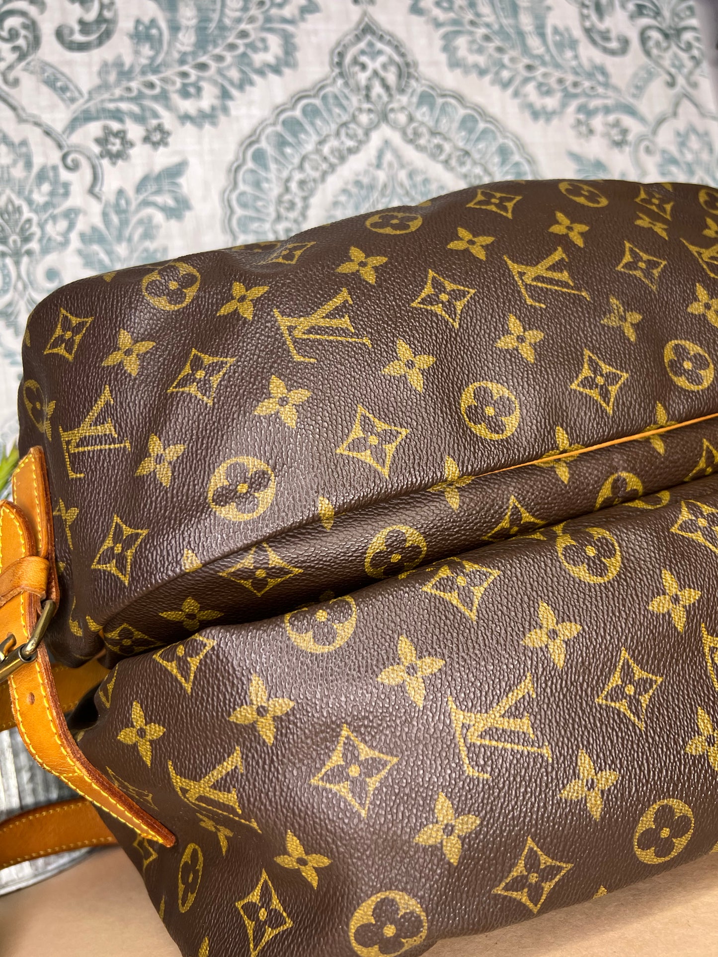 Louis Vuitton Saumur 35