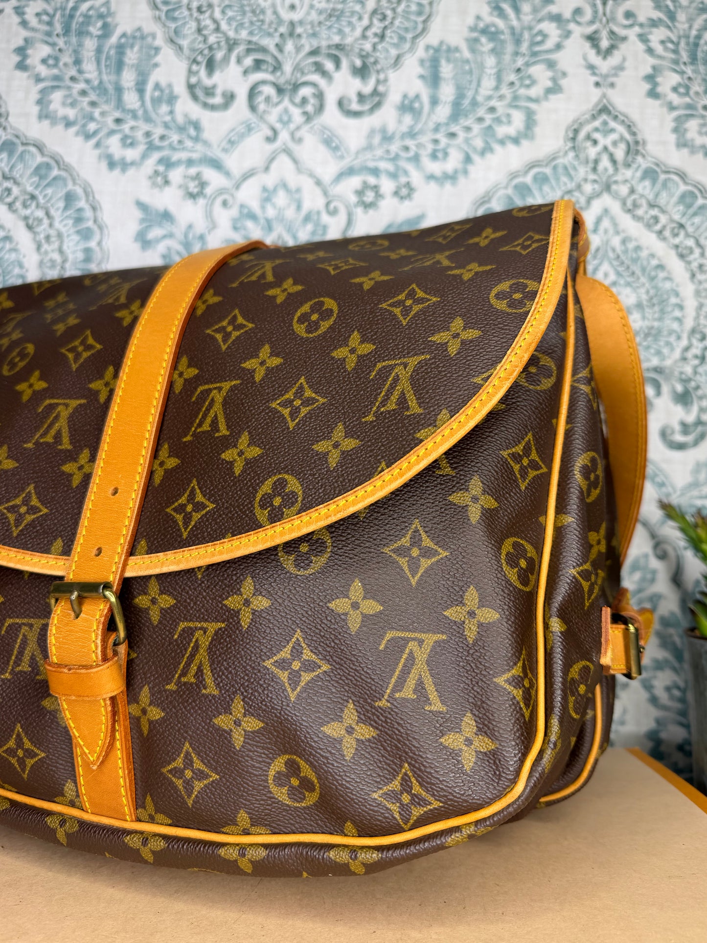 Louis Vuitton Saumur 35