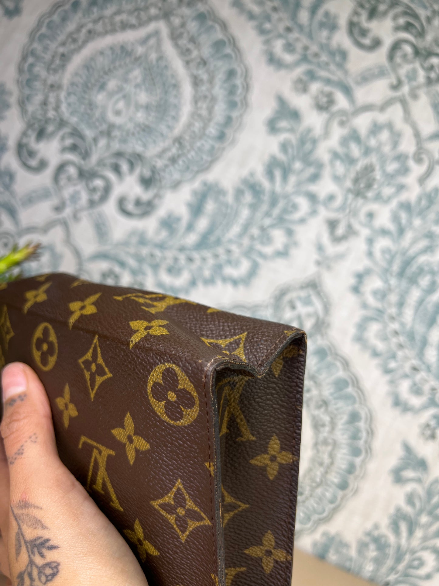 Louis Vuitton Toiletry 19