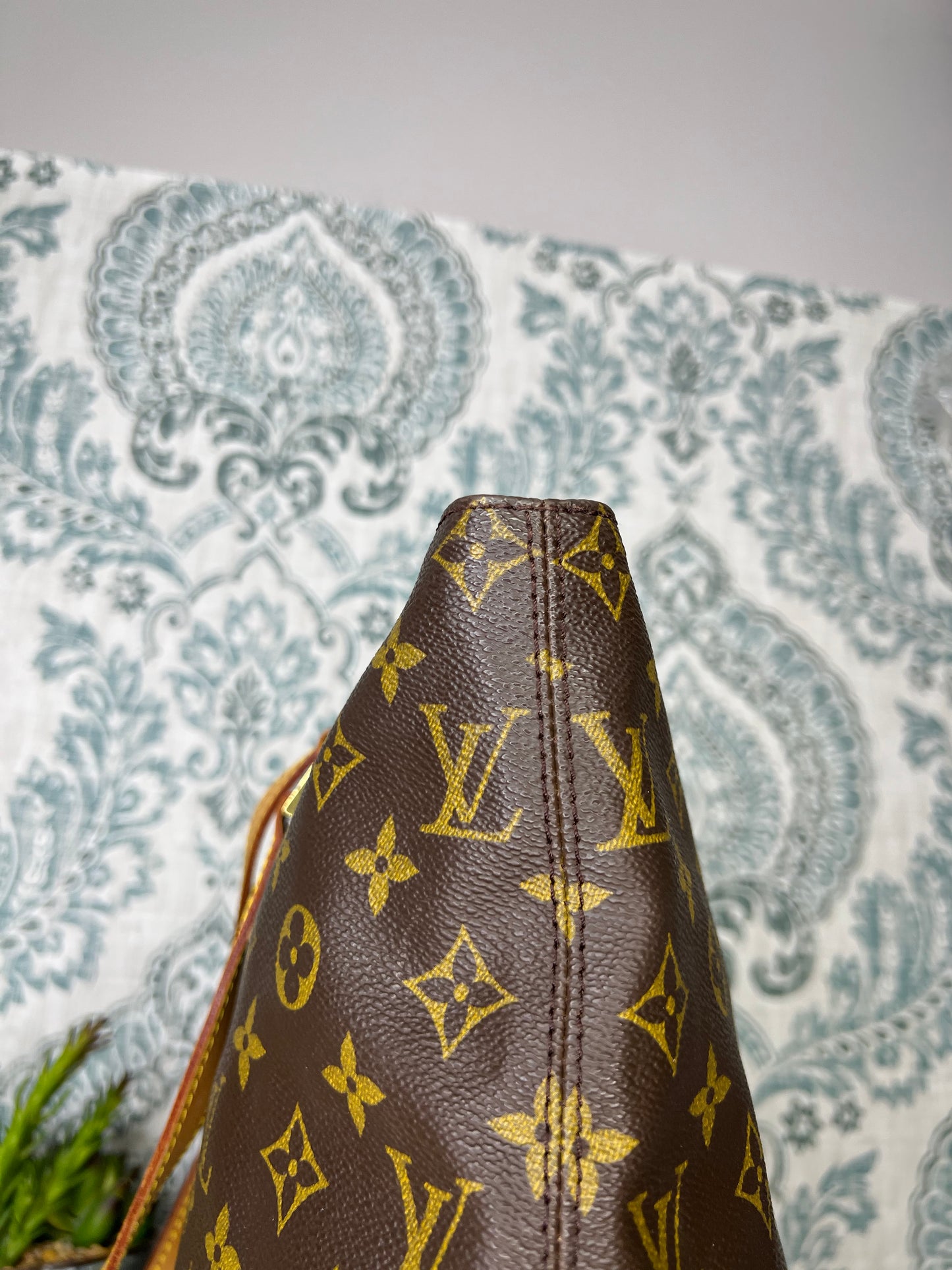 Louis Vuitton Cabas Mezzo