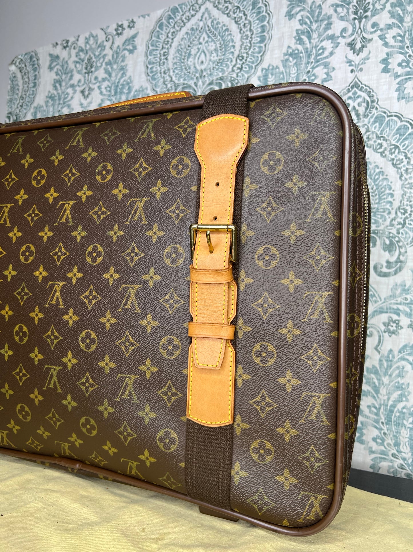 Satellite 53 Suit Case