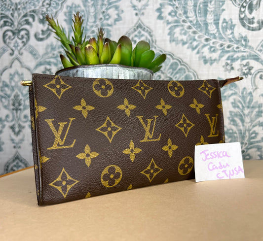 Louis Vuitton Bucket GM Pouch